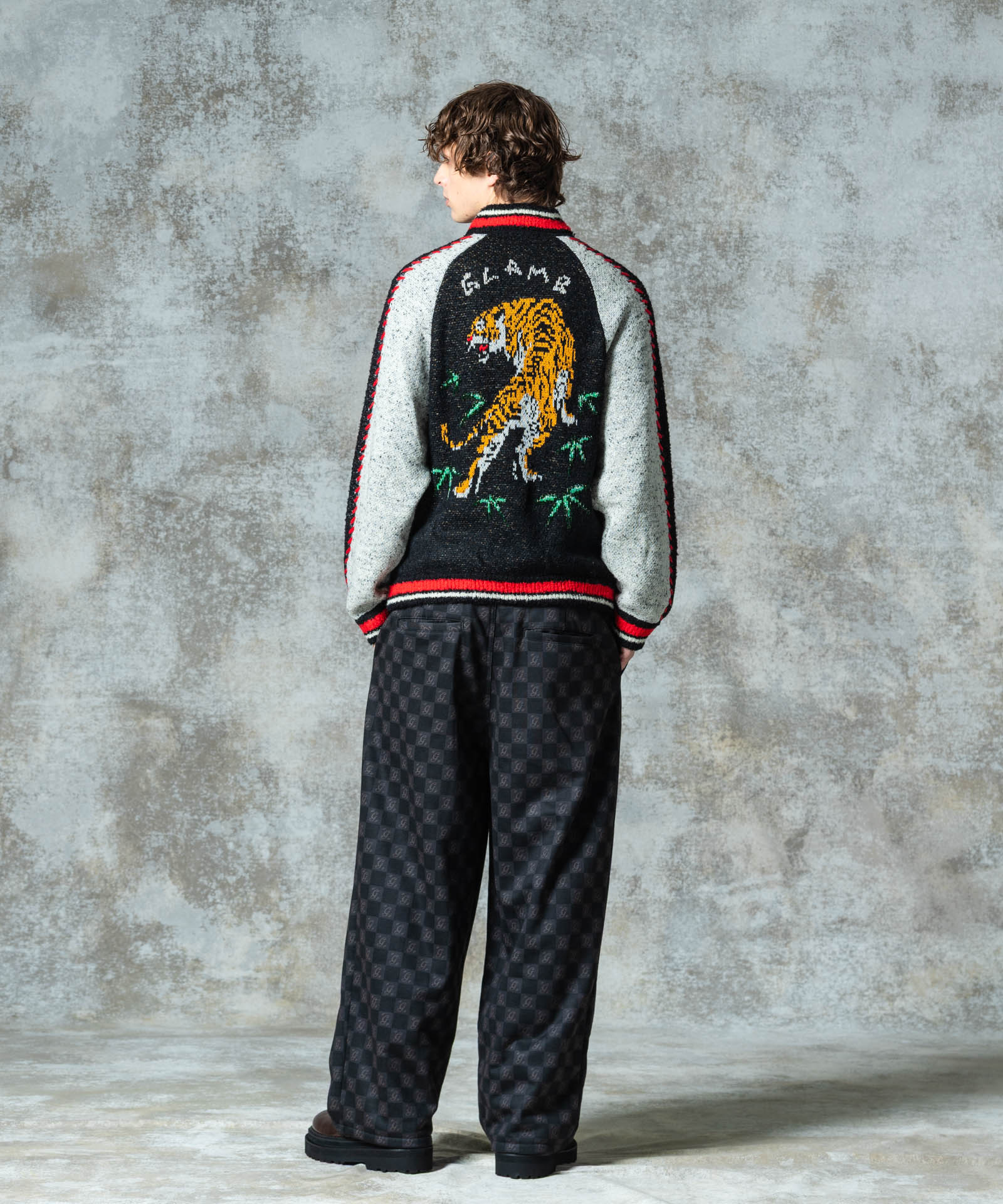 H:186 / C:89 / W:71 / H:92 着用サイズ:L