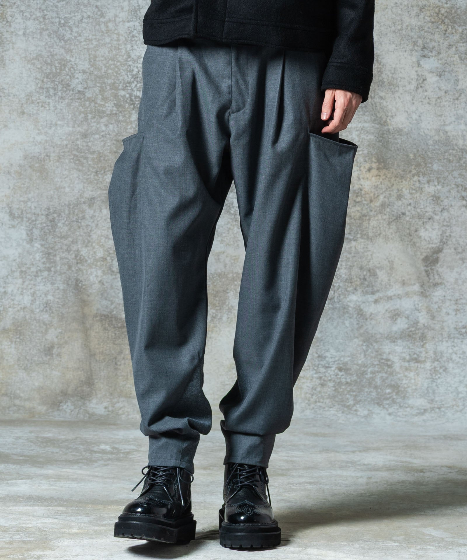 H:186 / C:89 / W:71 / H:92 着用サイズ:M