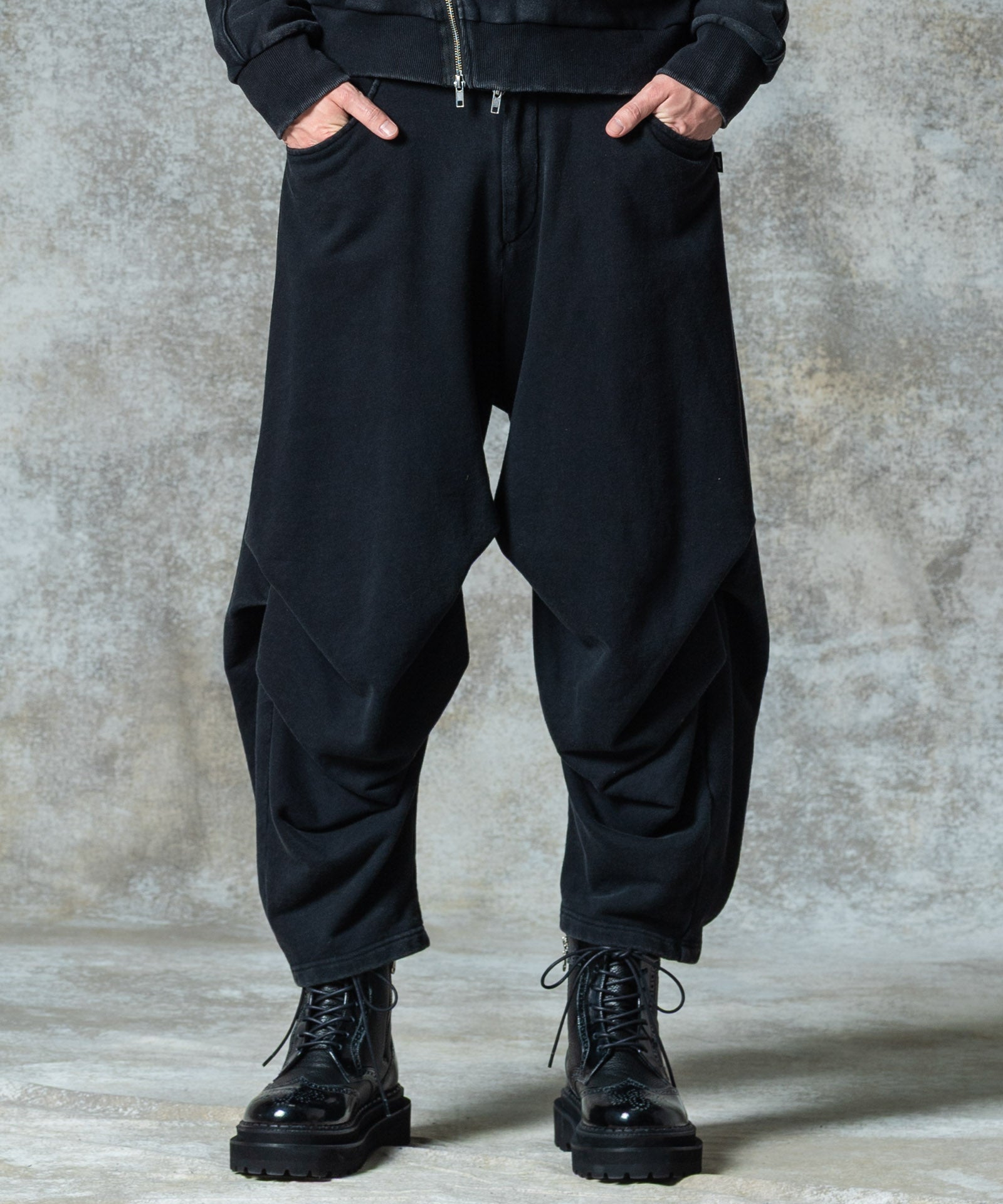 H:186 / C:89 / W:71 / H:92 着用サイズ:M