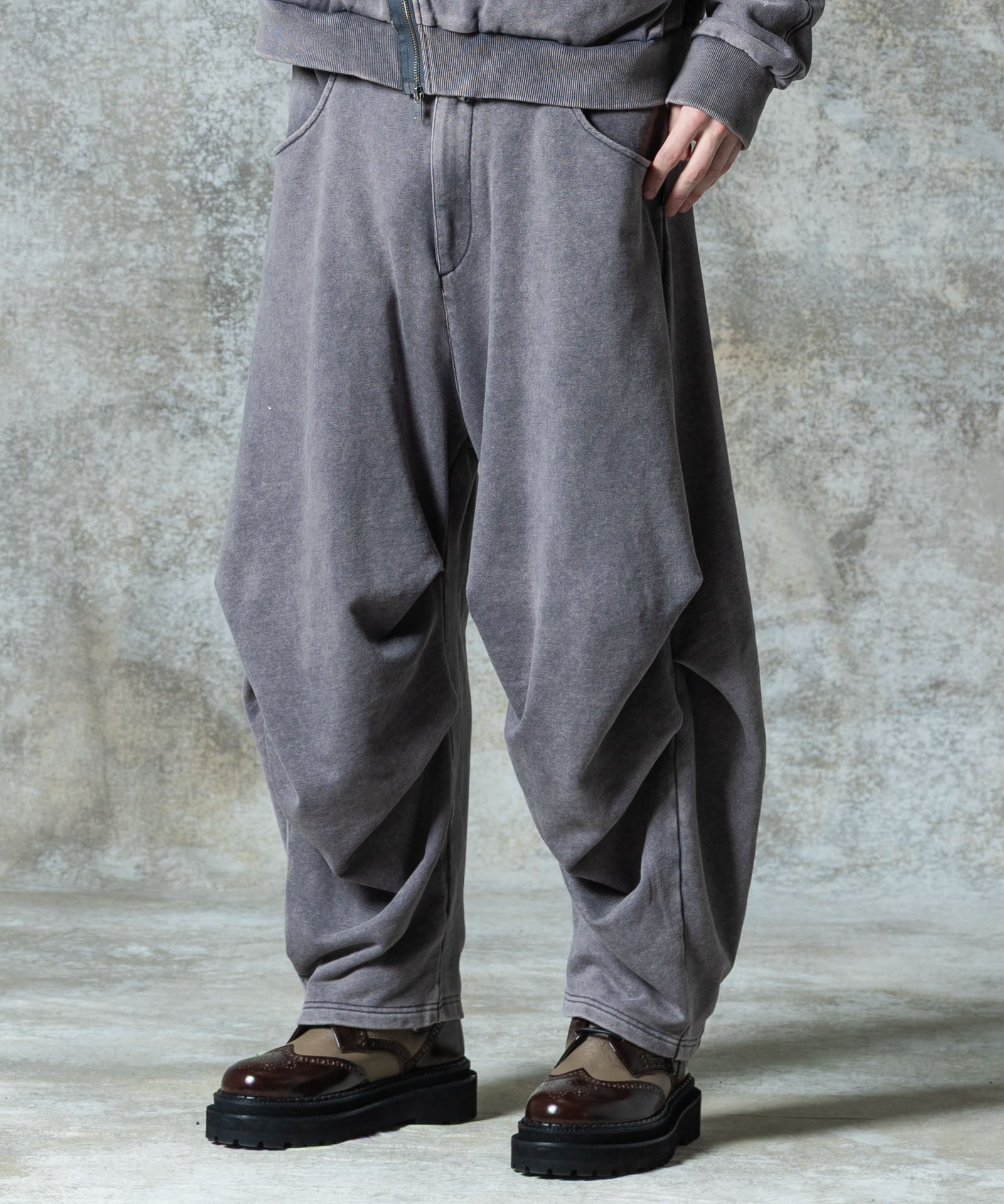 H:185 / C:78 / W:64 / H:88 着用サイズ:L