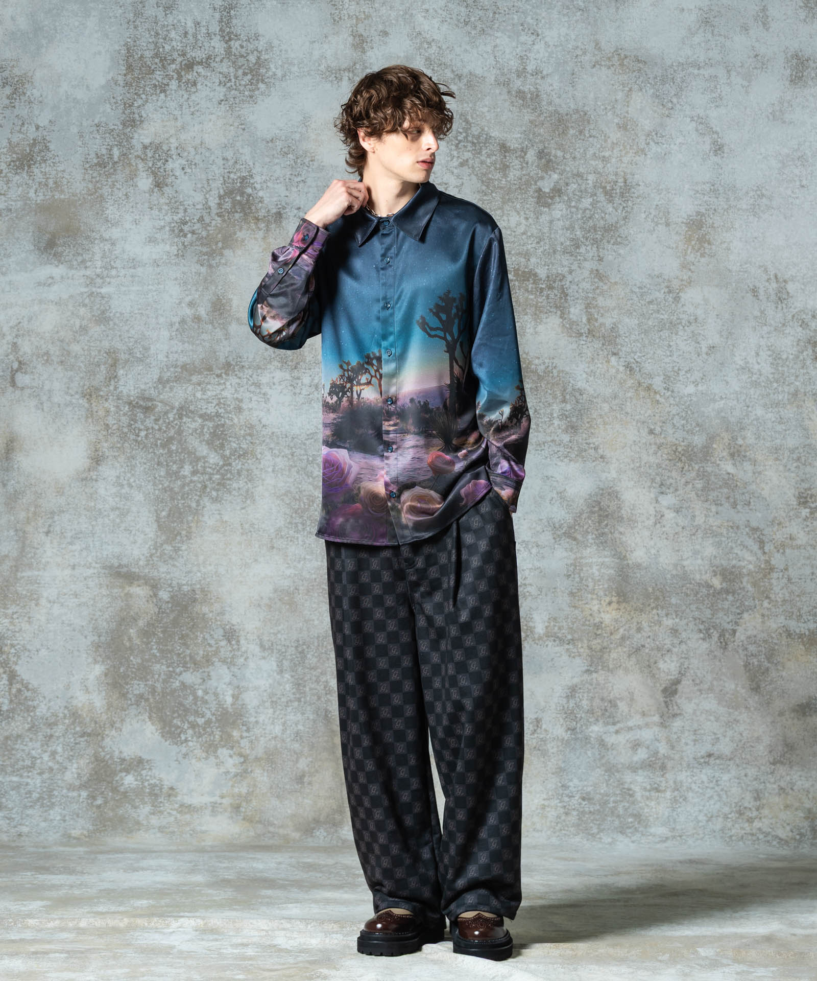 H:186 / C:89 / W:71 / H:92 着用サイズ:L