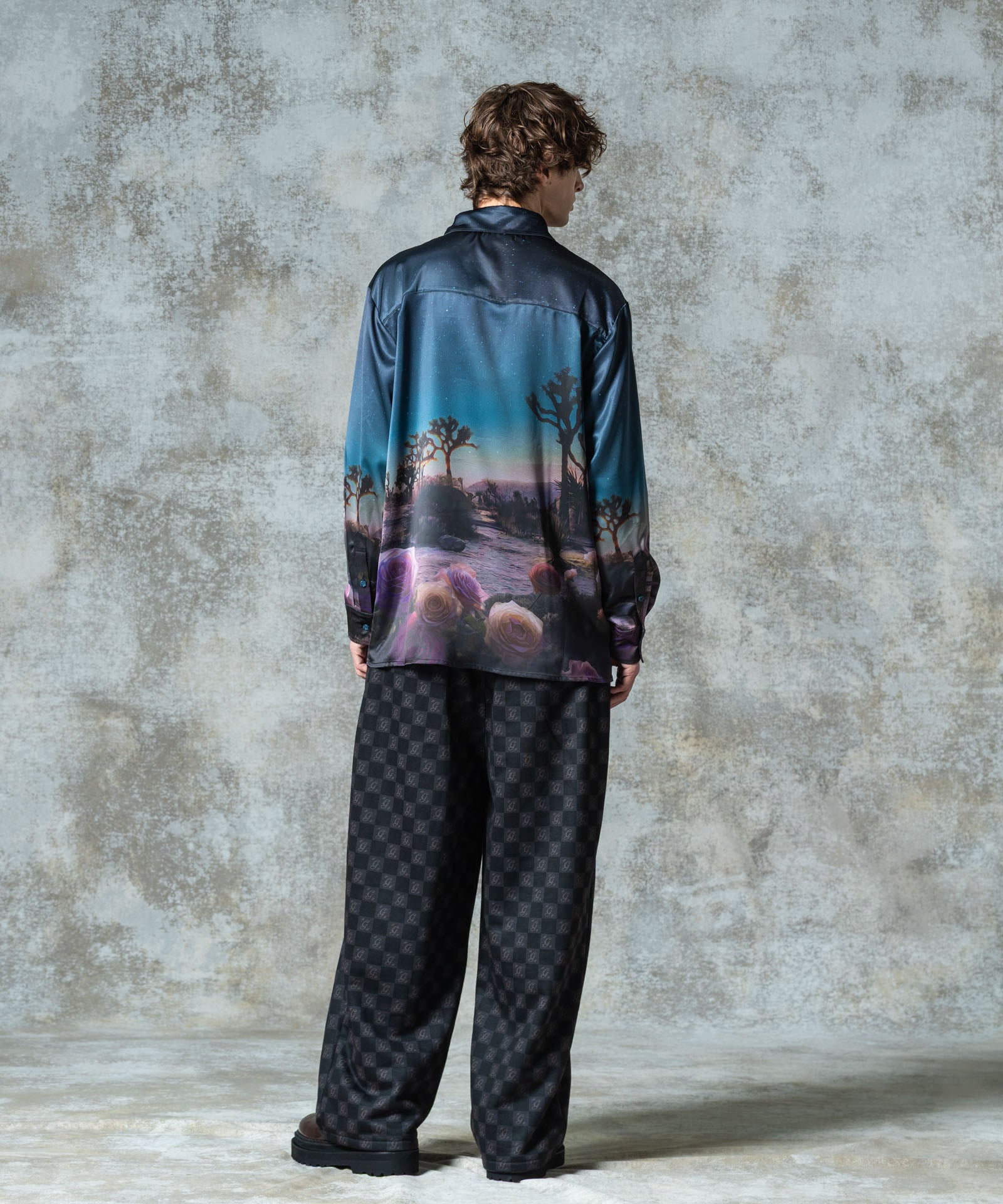 H:186 / C:89 / W:71 / H:92 着用サイズ:L