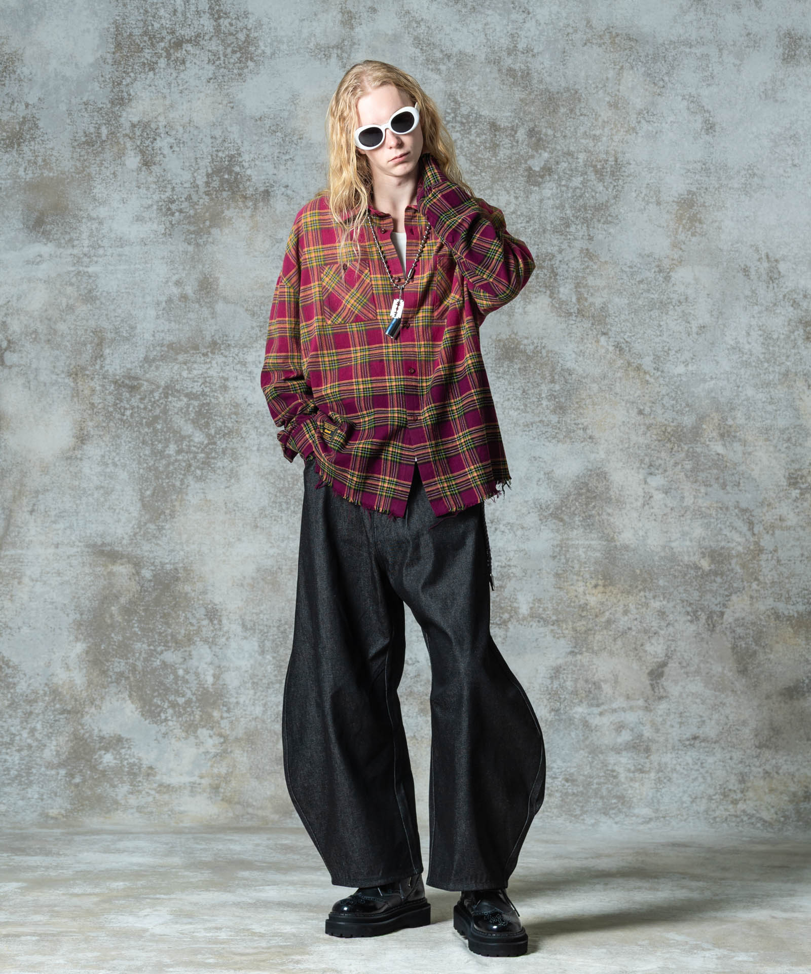 H:185 / C:78 / W:64 / H:88 着用サイズ:L