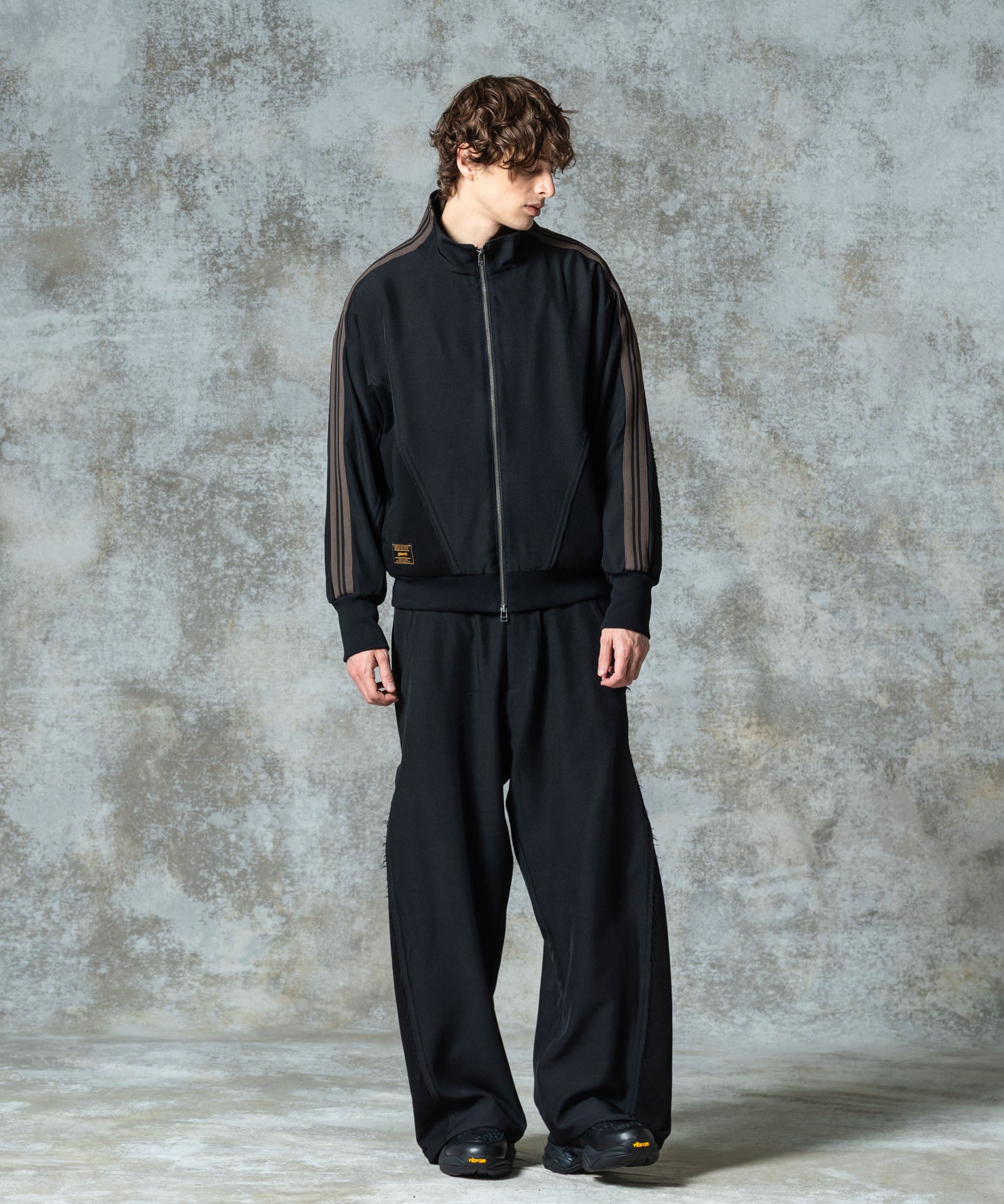 H:186 / C:89 / W:71 / H:92 着用サイズ:M