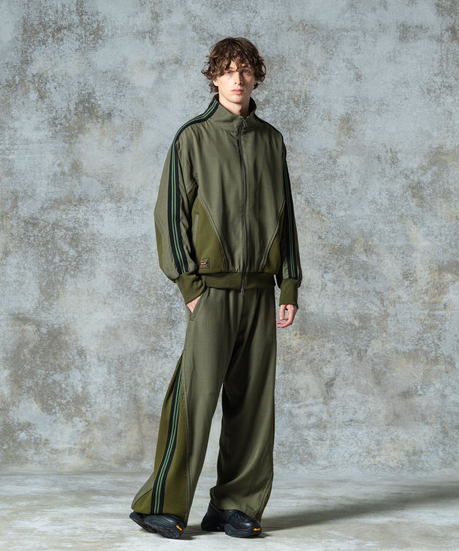 H:186 / C:89 / W:71 / H:92 着用サイズ:L