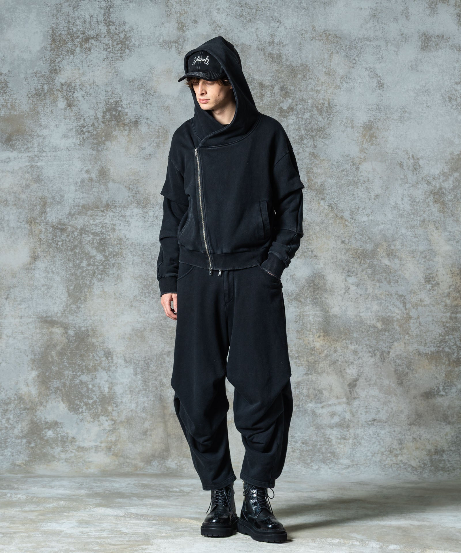 H:186 / C:89 / W:71 / H:92 着用サイズ:M