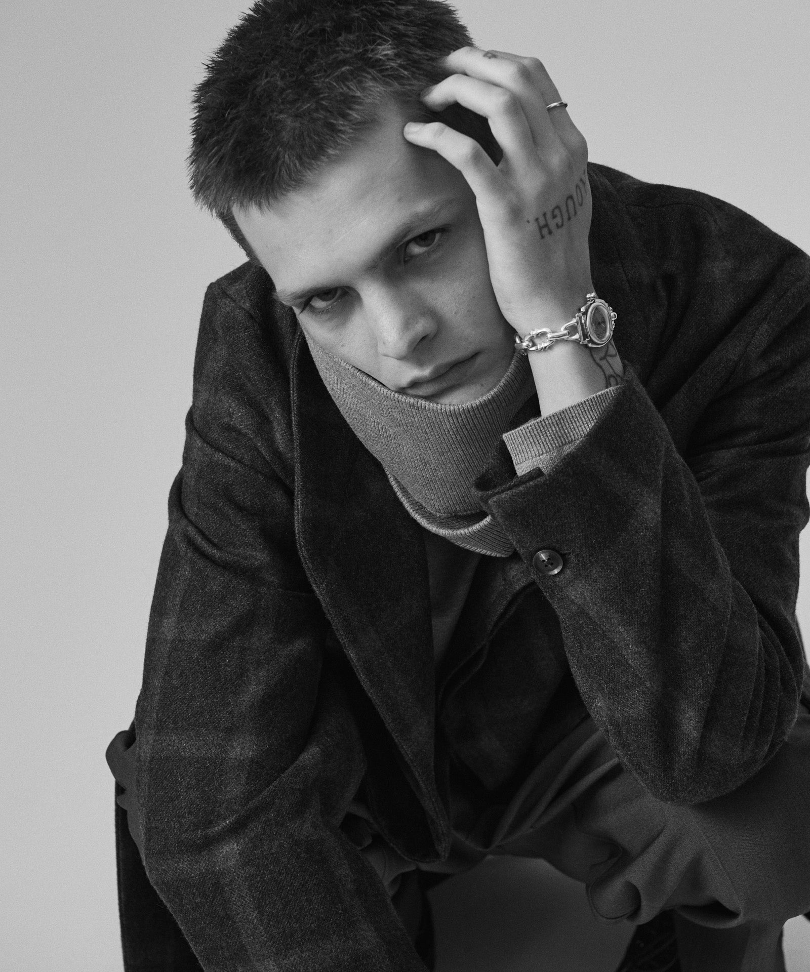 H:187 / C:92 / W:74 / H:91 着用サイズ:L