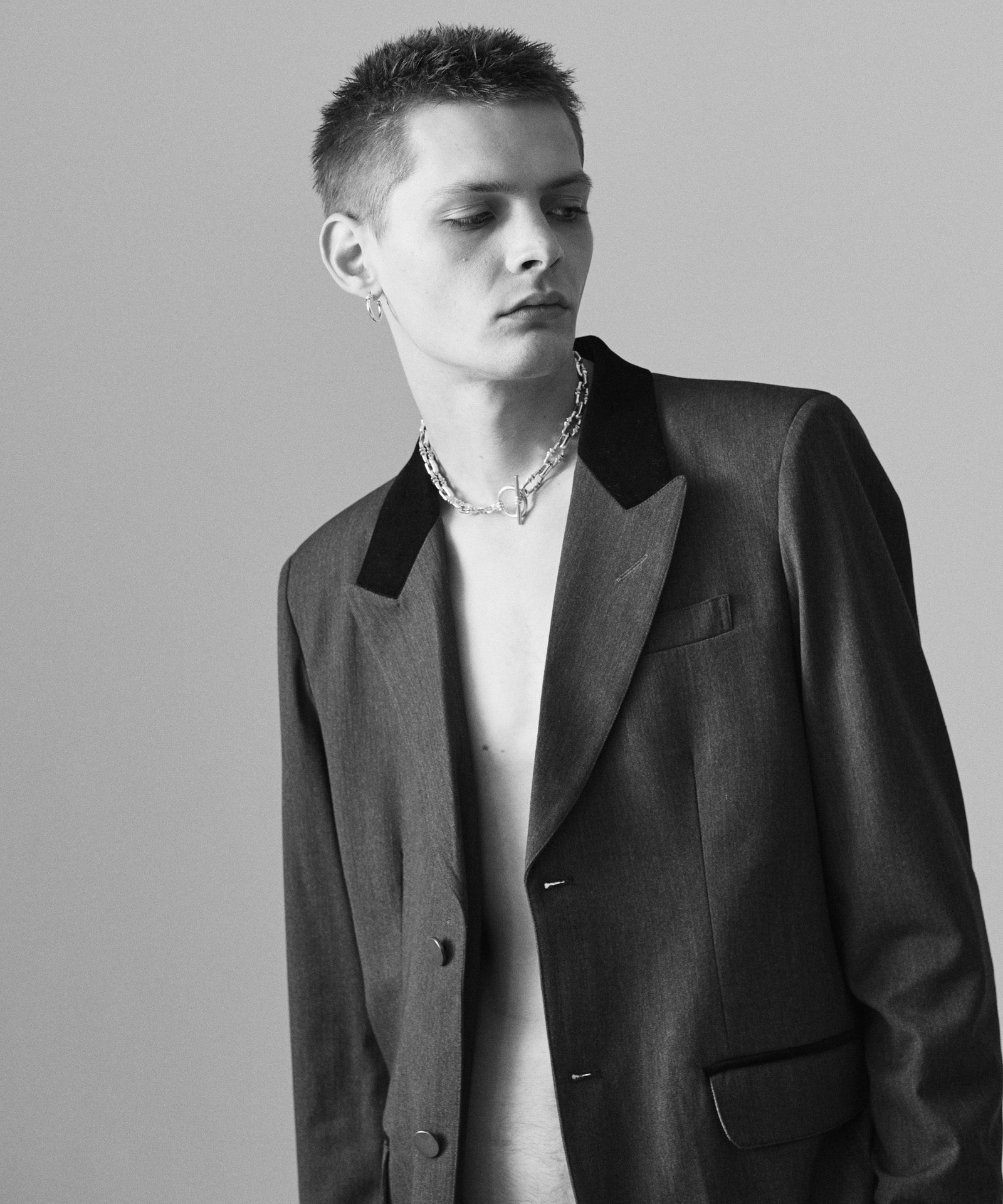 H:187 / C:92 / W:74 / H:91 着用サイズ:L