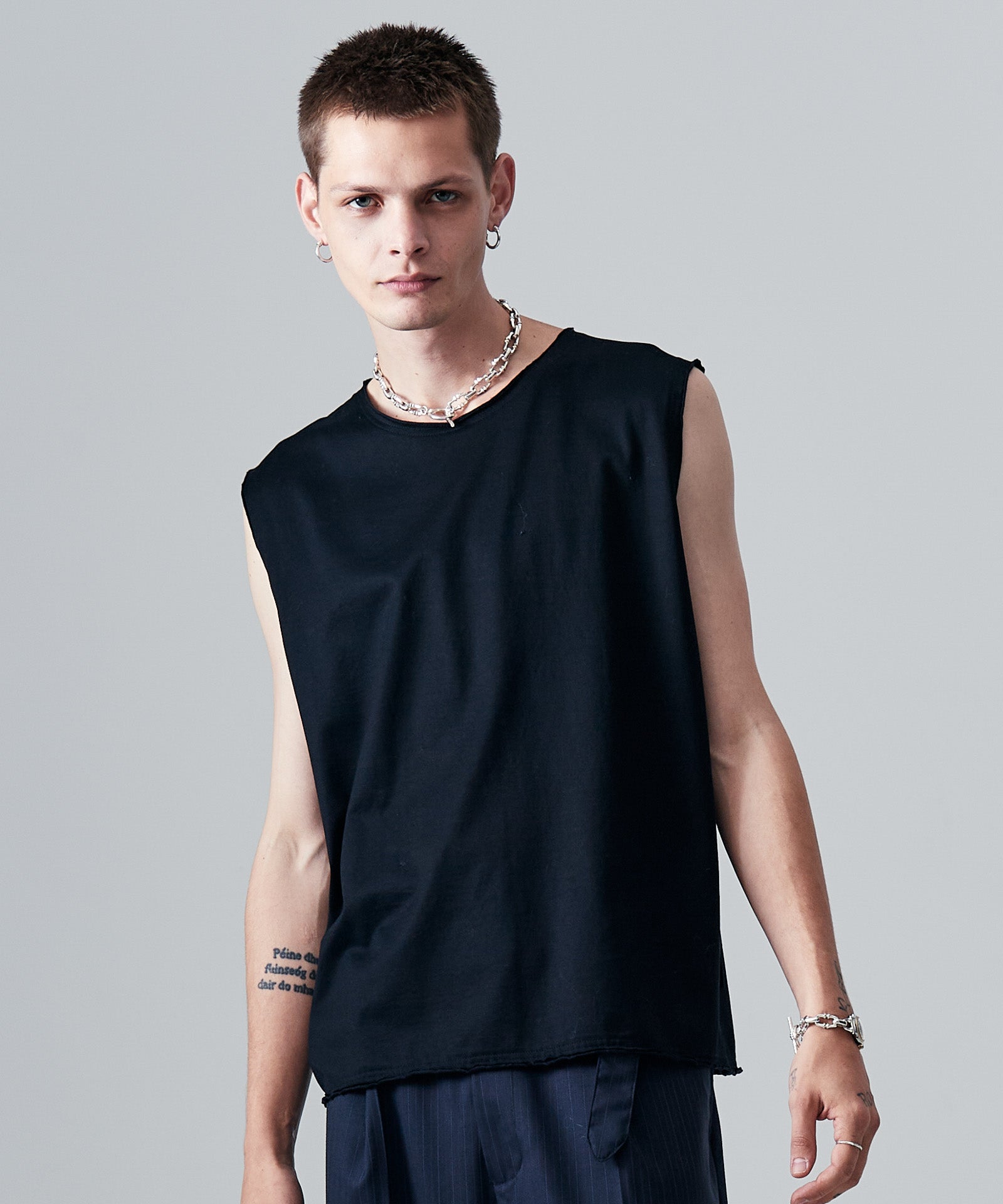 H:187 / C:92 / W:74 / H:91 着用サイズ:L