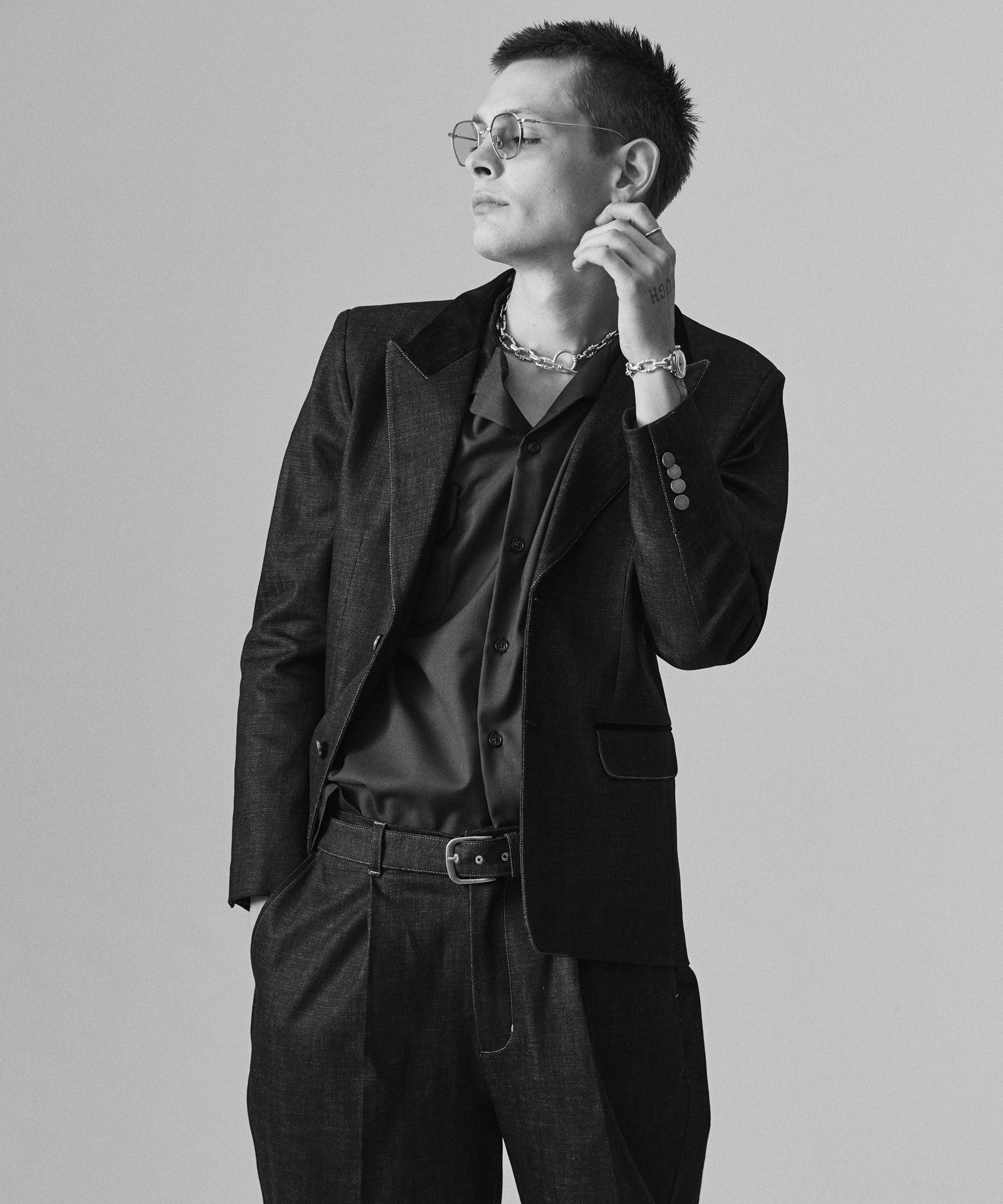 H:187 / C:92 / W:74 / H:91 着用サイズ:M