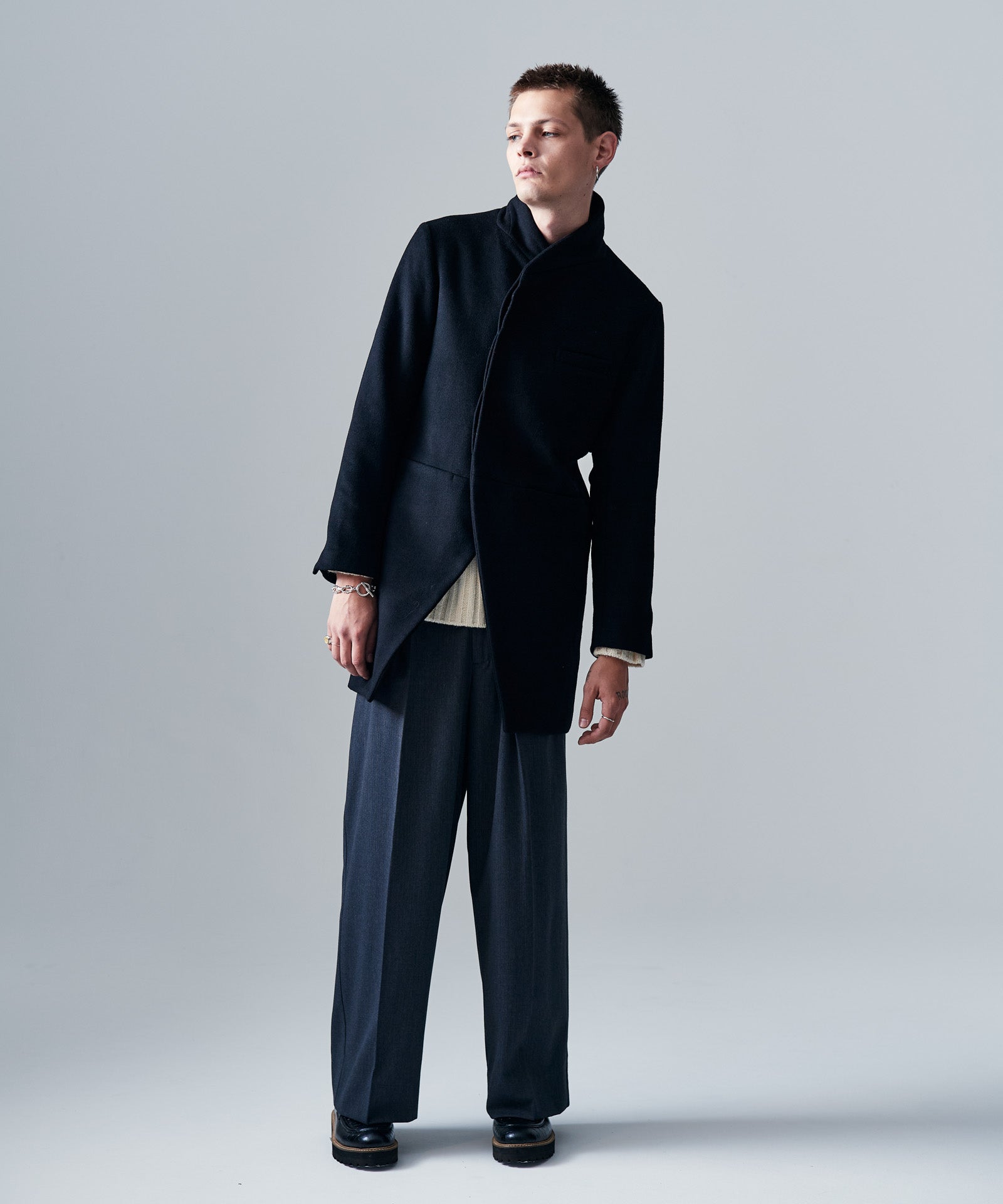 H:187 / C:92 / W:74 / H:91 着用サイズ:M