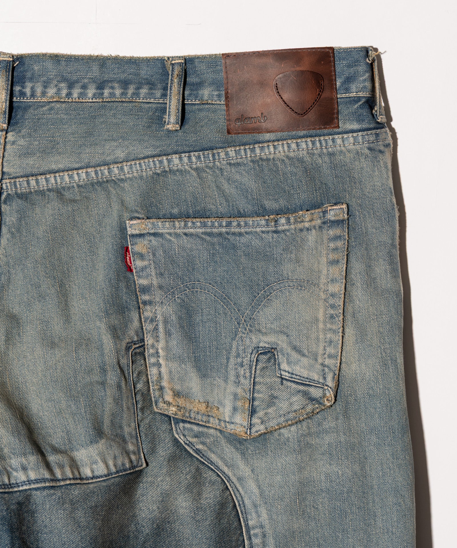 レザーピックケースにロックへのリスペクトを表現