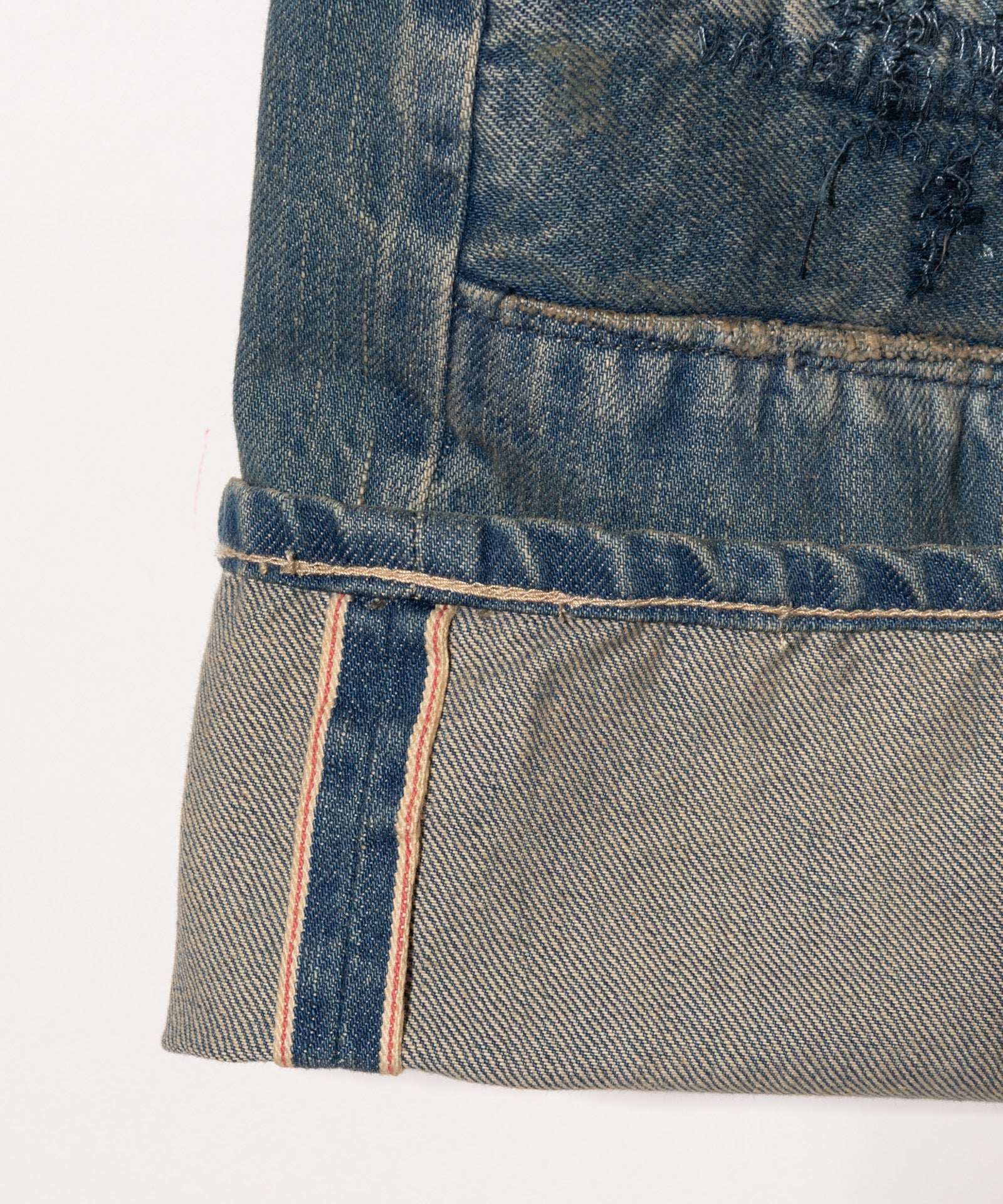 国産セルヴィッジデニムの証、赤耳