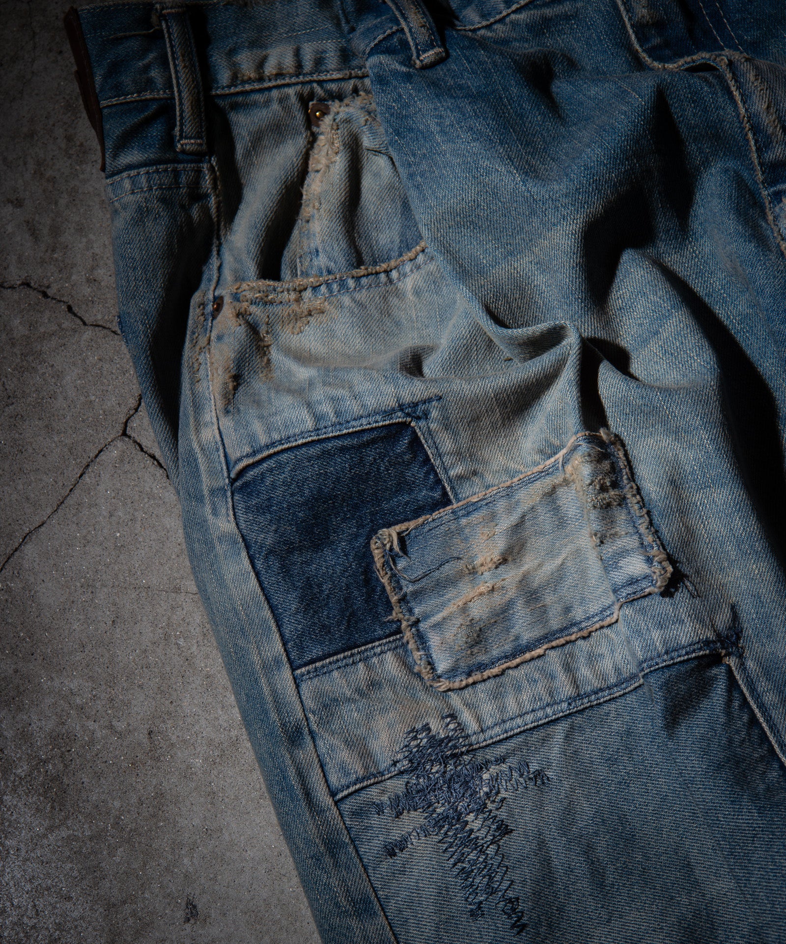 オンス違いの当て布を使い分けで重層的なヴィジュアルに