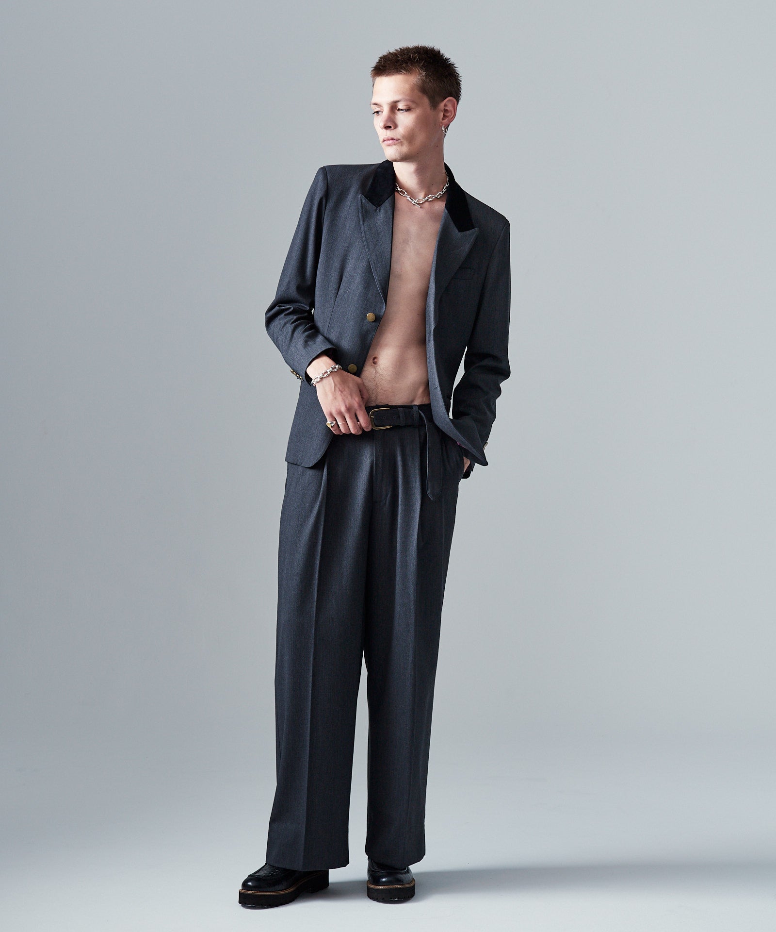 H:187 / C:92 / W:74 / H:91 着用サイズ:L