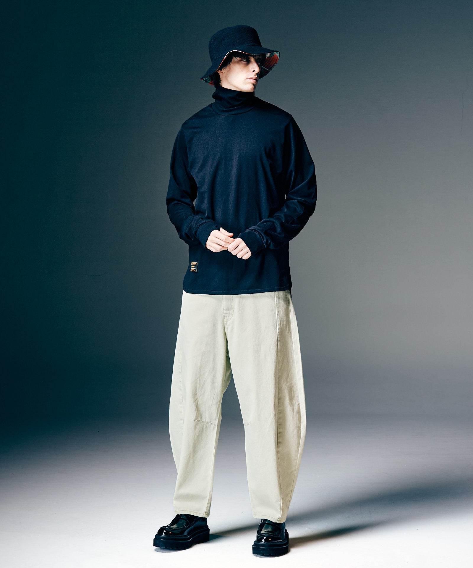 H:186 / C:89 / W:71 / H:92 着用サイズ:M