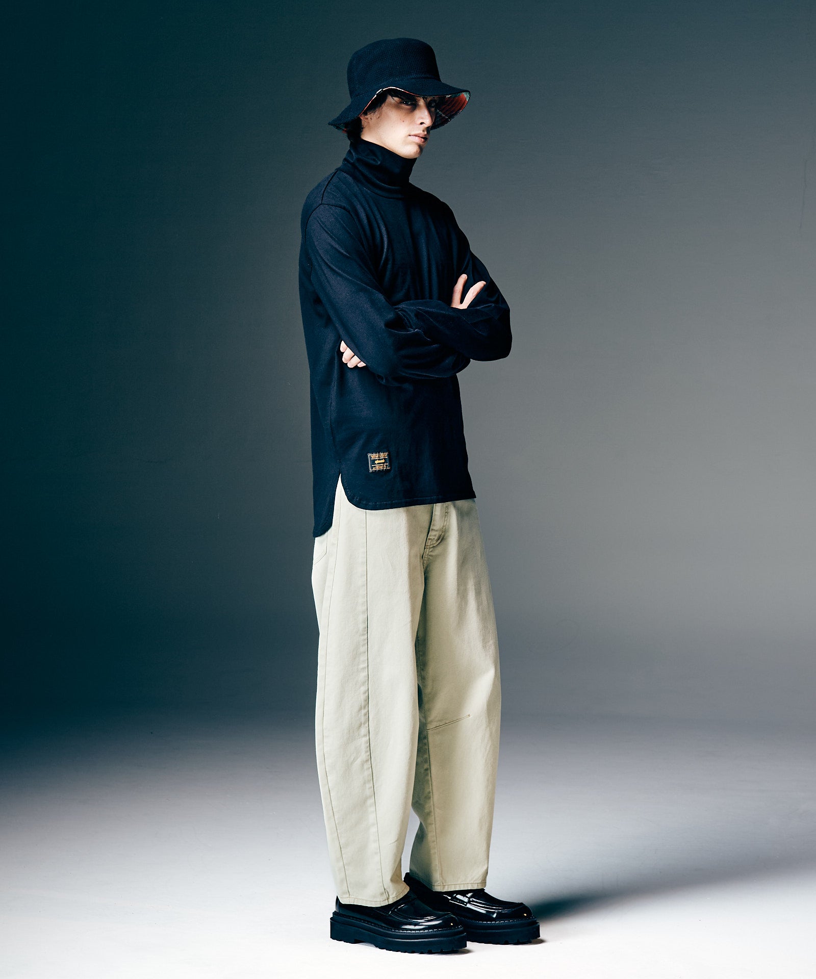 H:186 / C:89 / W:71 / H:92 着用サイズ:M