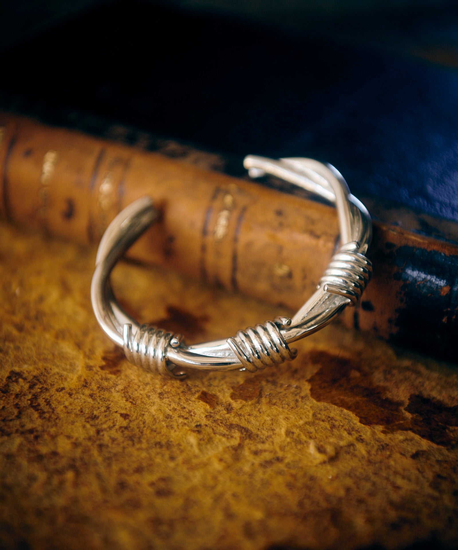 GB0326/AC17 : Barbed Wire Half Bangle / バーブドワイアーハーフ