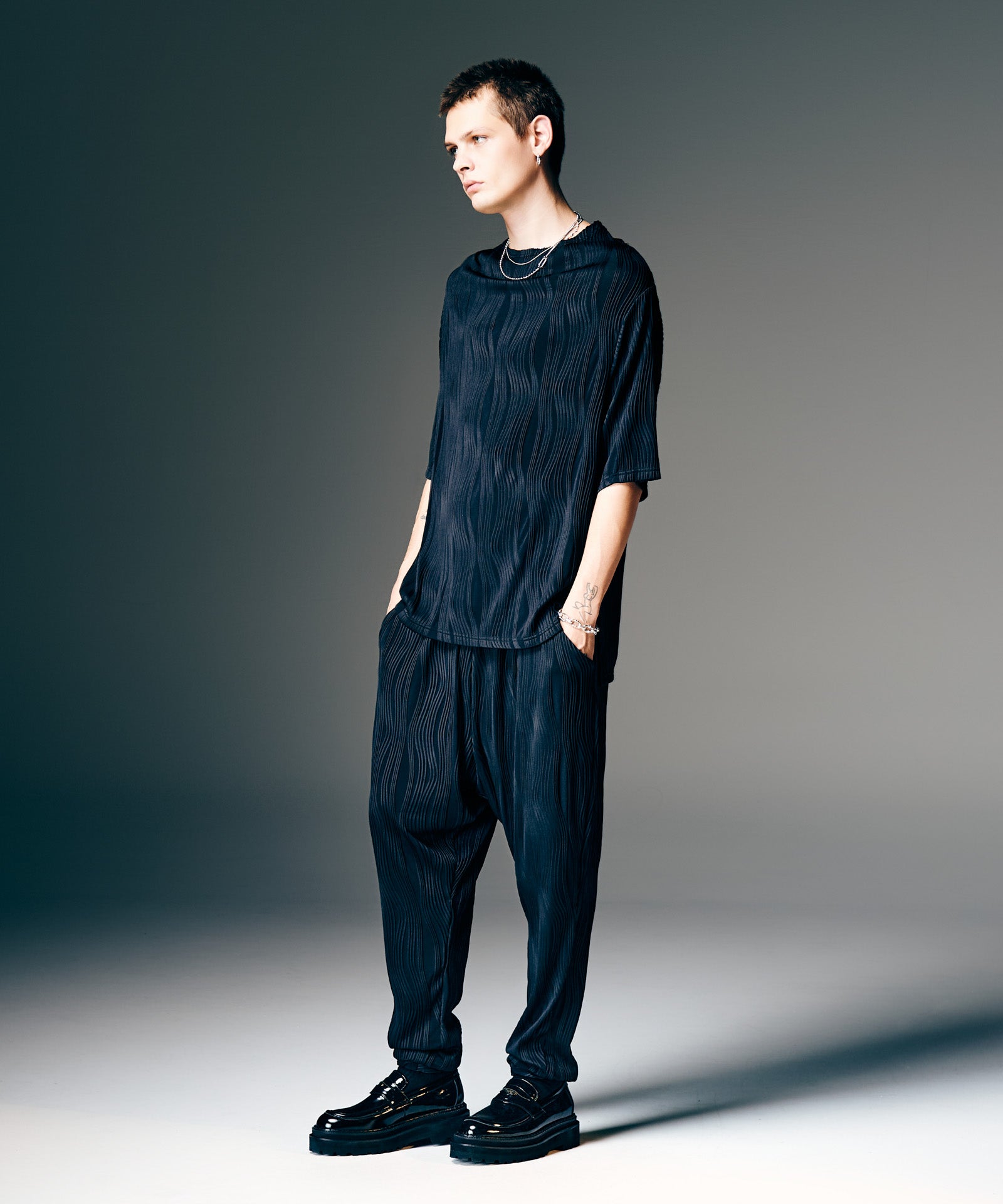 H:187 / C:92 / W:74 / H:91 着用サイズ:L