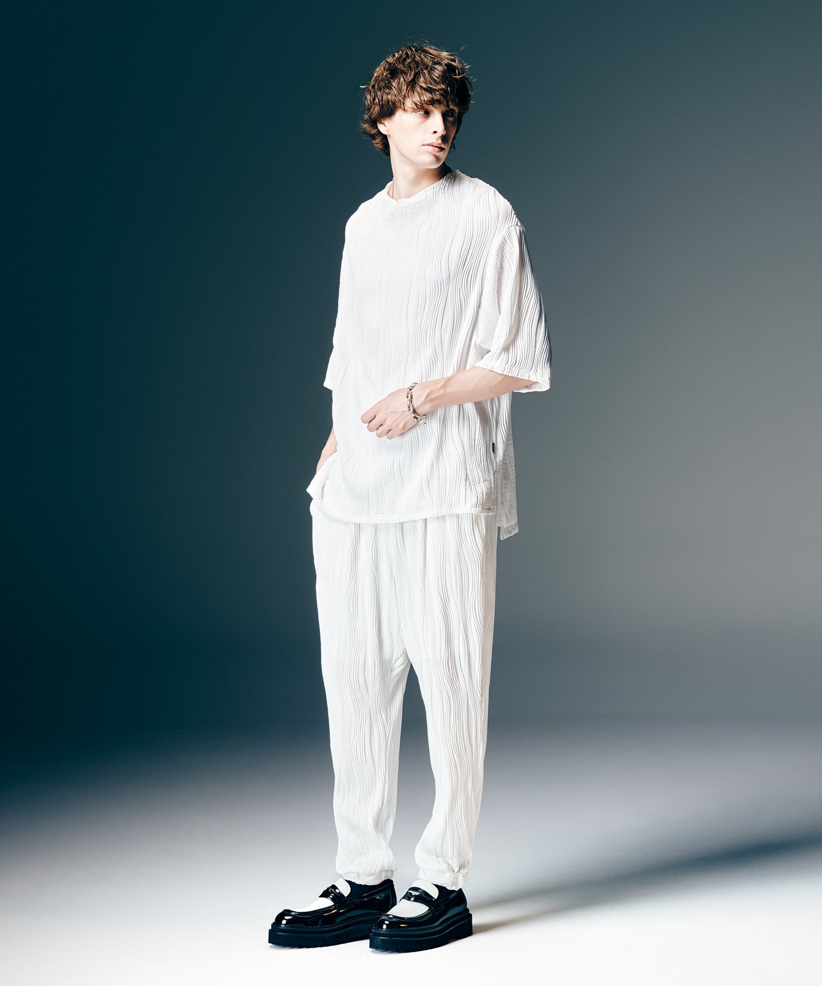 H:186 / C:89 / W:71 / H:92 着用サイズ:M