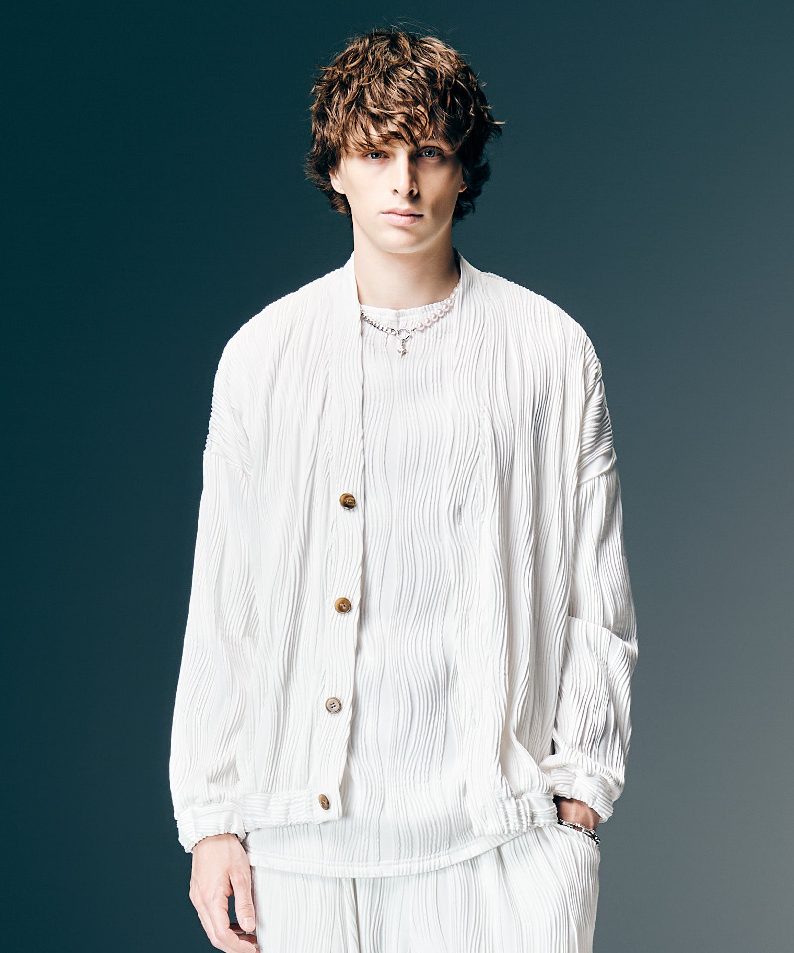 H:186 / C:89 / W:71 / H:92 着用サイズ:M