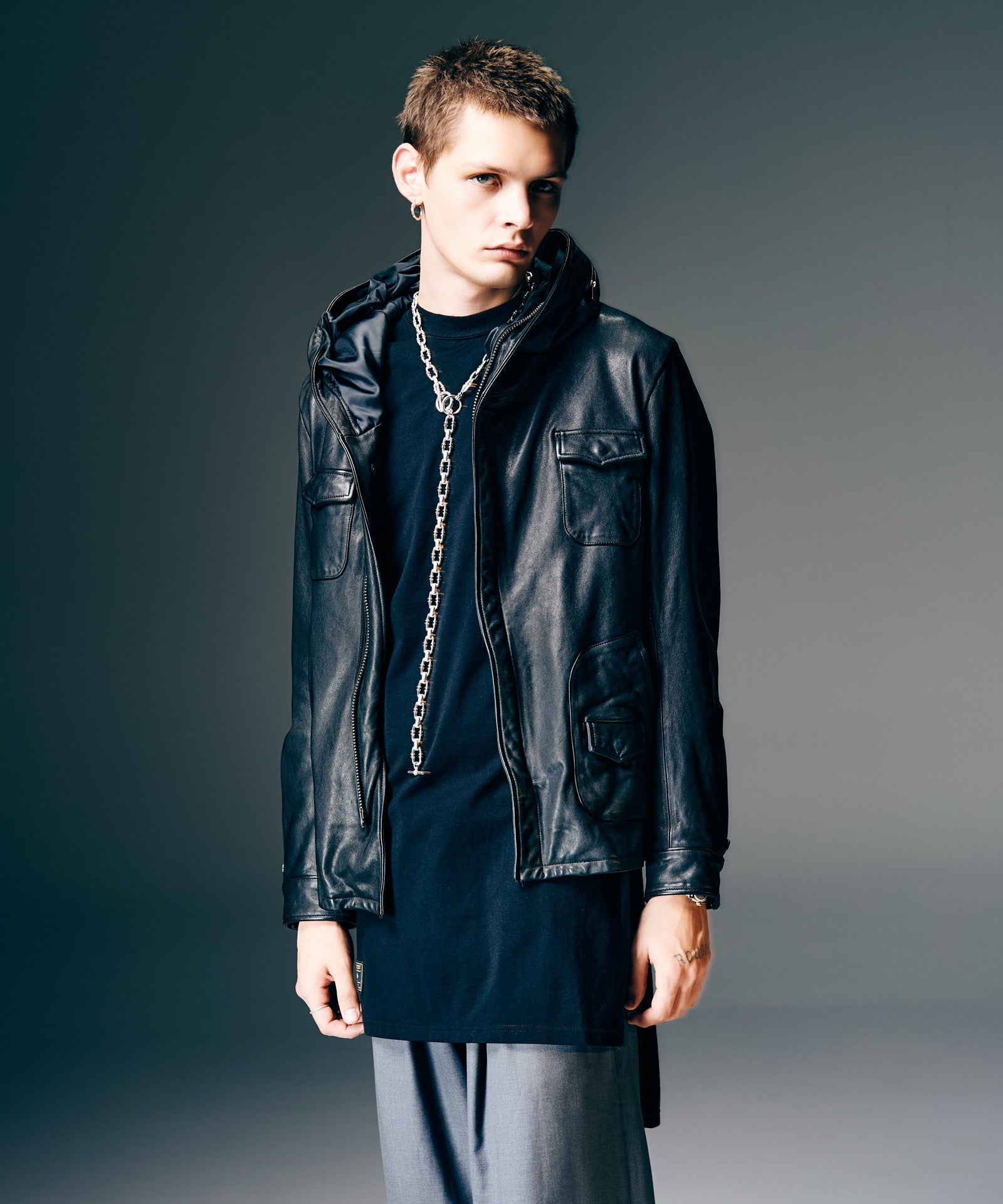 H:187 / C:92 / W:74 / H:91 着用サイズ:L