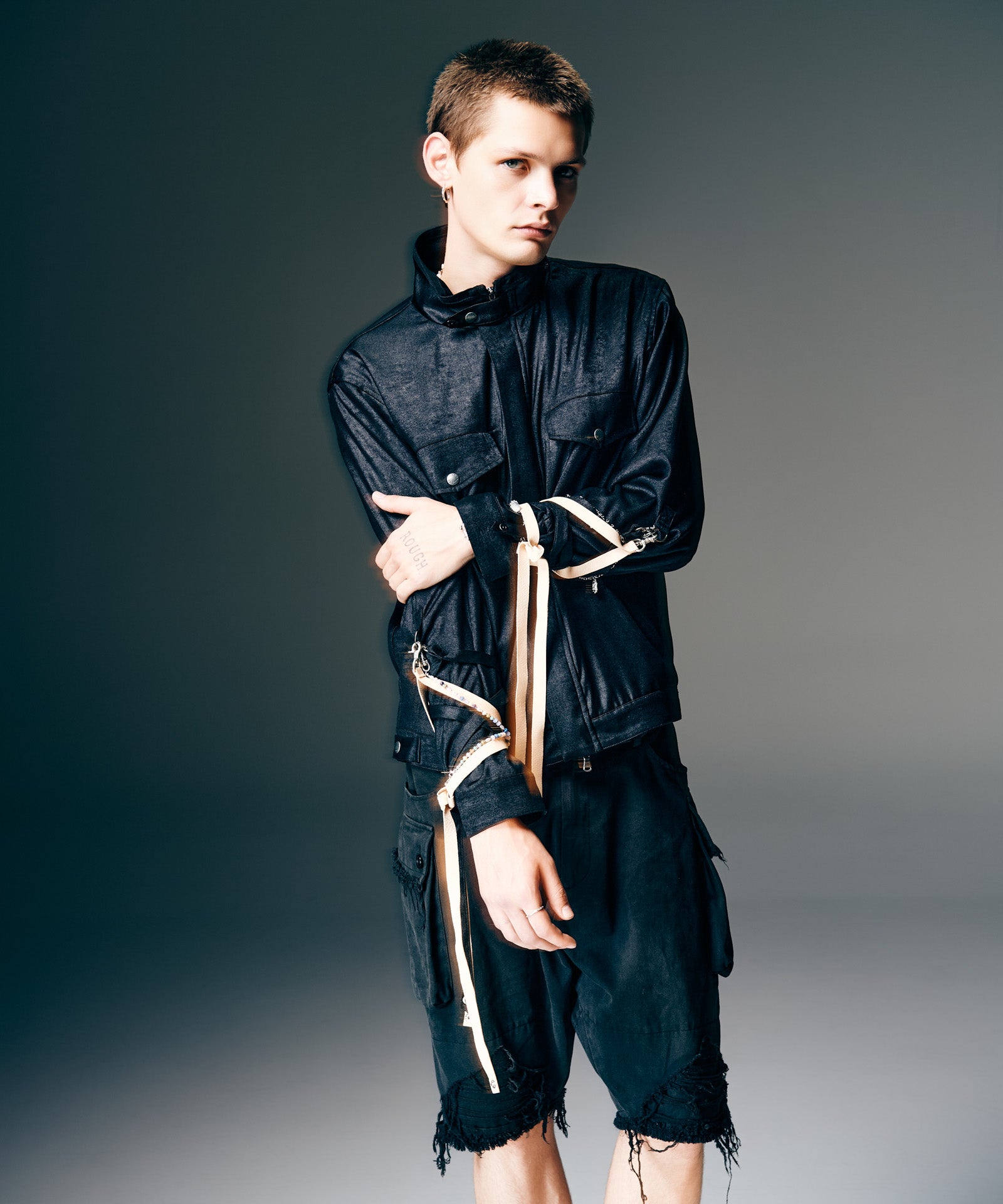 H:187 / C:92 / W:74 / H:91 着用サイズ:L