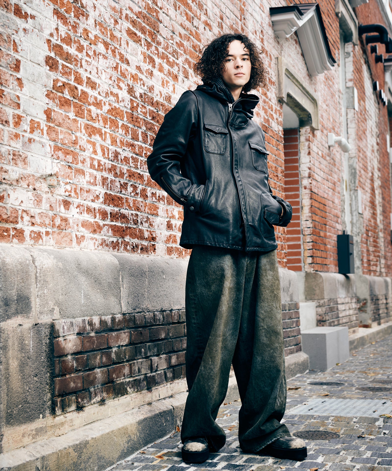 H:175 / C:83 / W:66 / H:87 着用サイズ:L