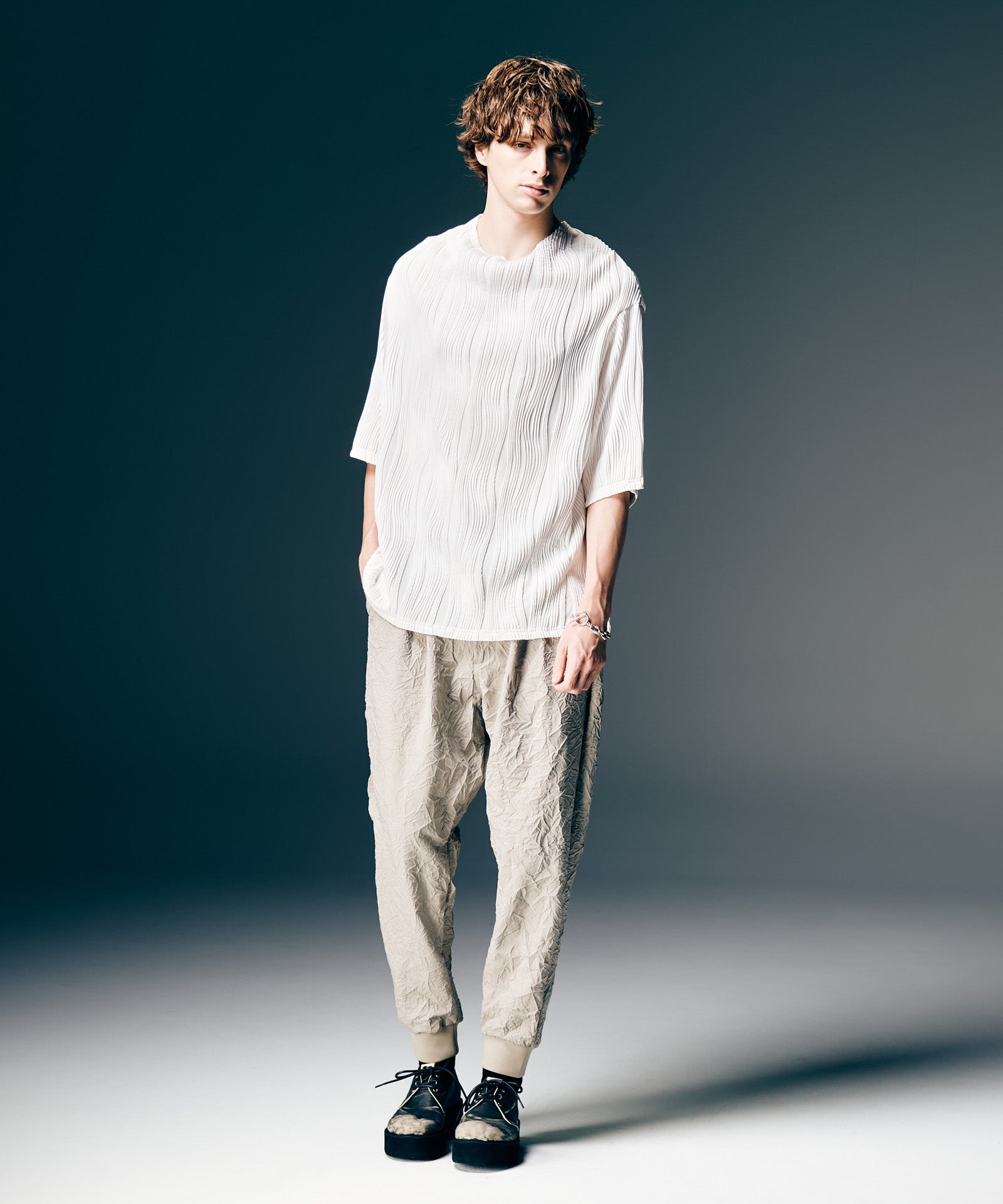 H:186 / C:89 / W:71 / H:92 着用サイズ:M