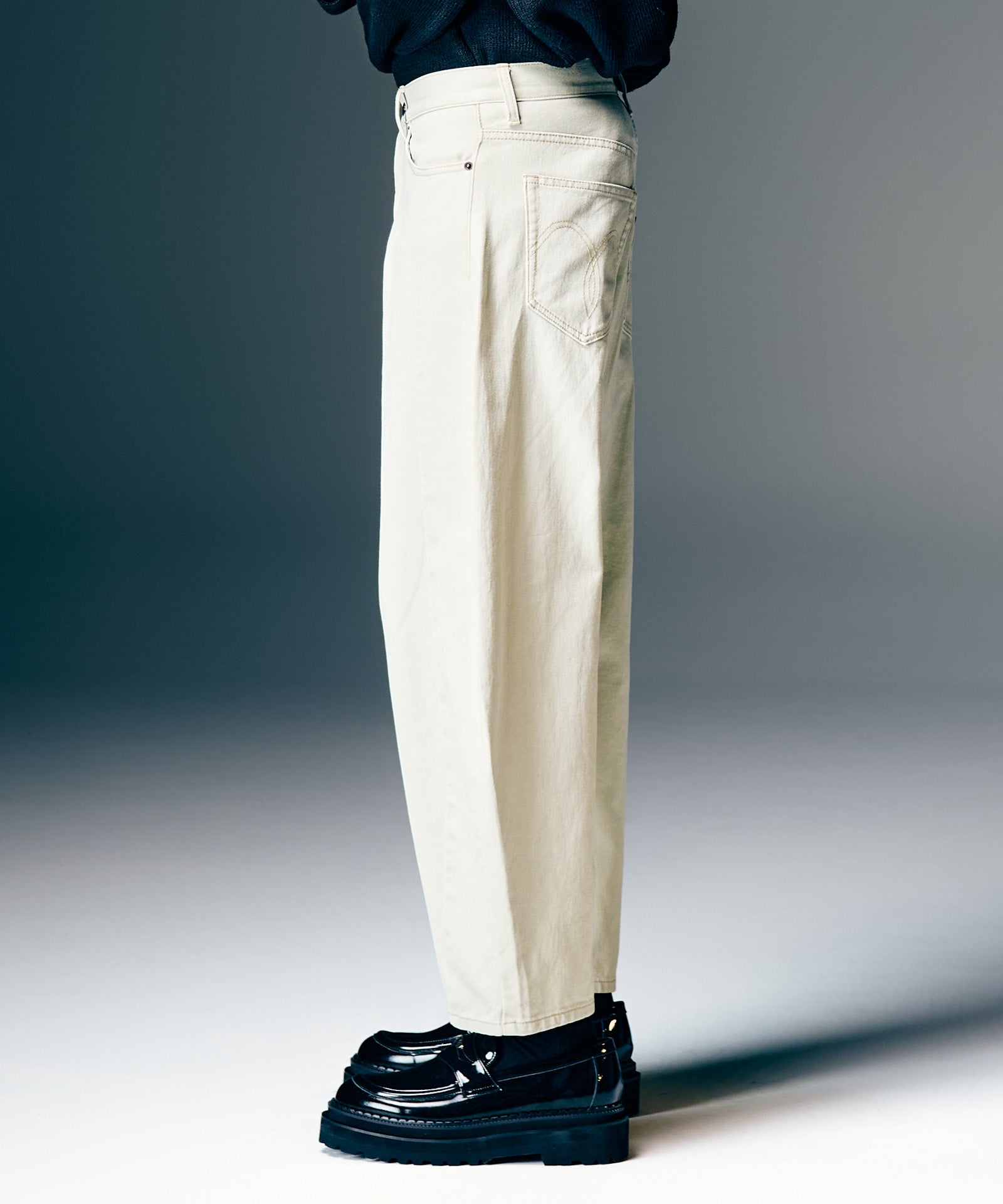 H:186 / C:89 / W:71 / H:92 着用サイズ:M