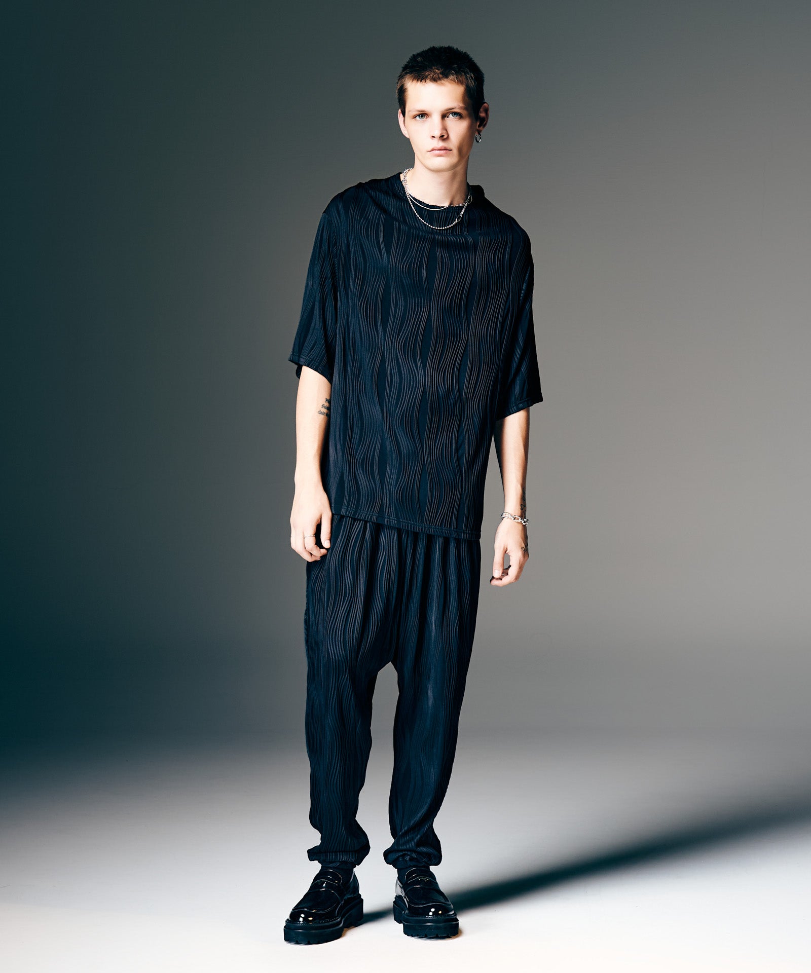 H:187 / C:92 / W:74 / H:91 着用サイズ:L