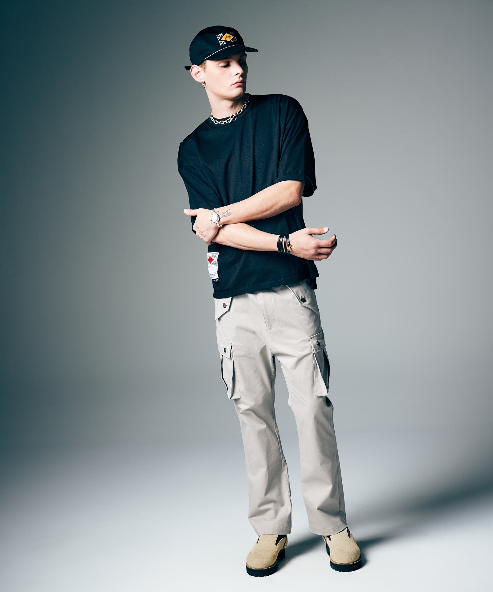 H:187 / C:92 / W:74 / H:91 着用サイズ:L