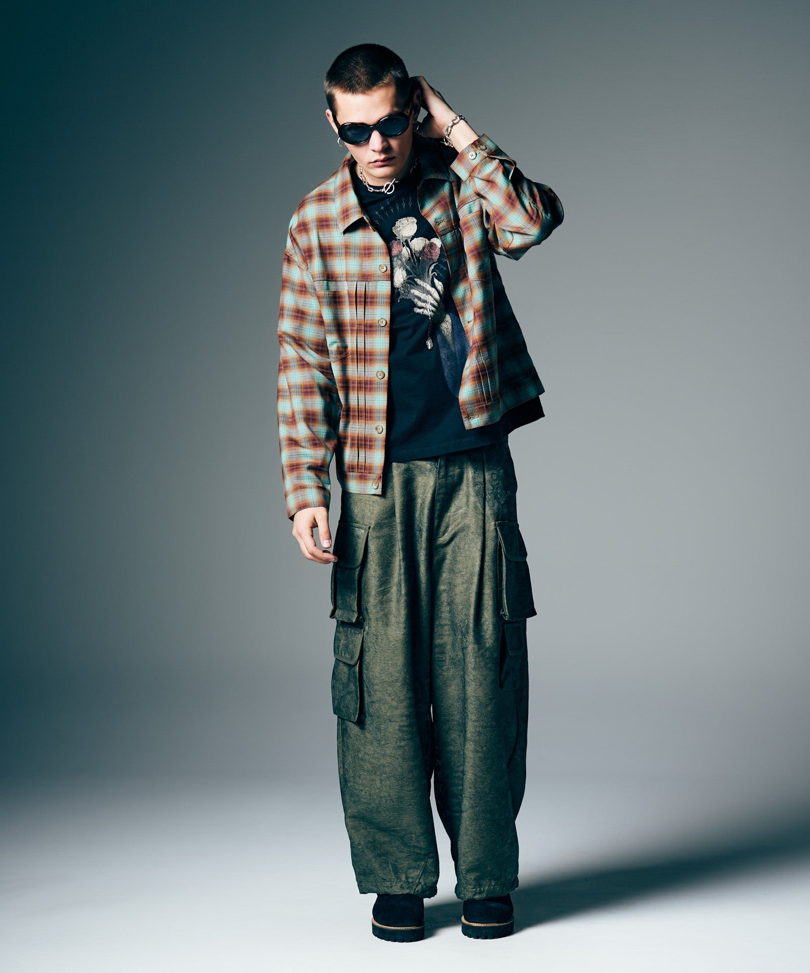 H:187 / C:92 / W:74 / H:91 着用サイズ:L