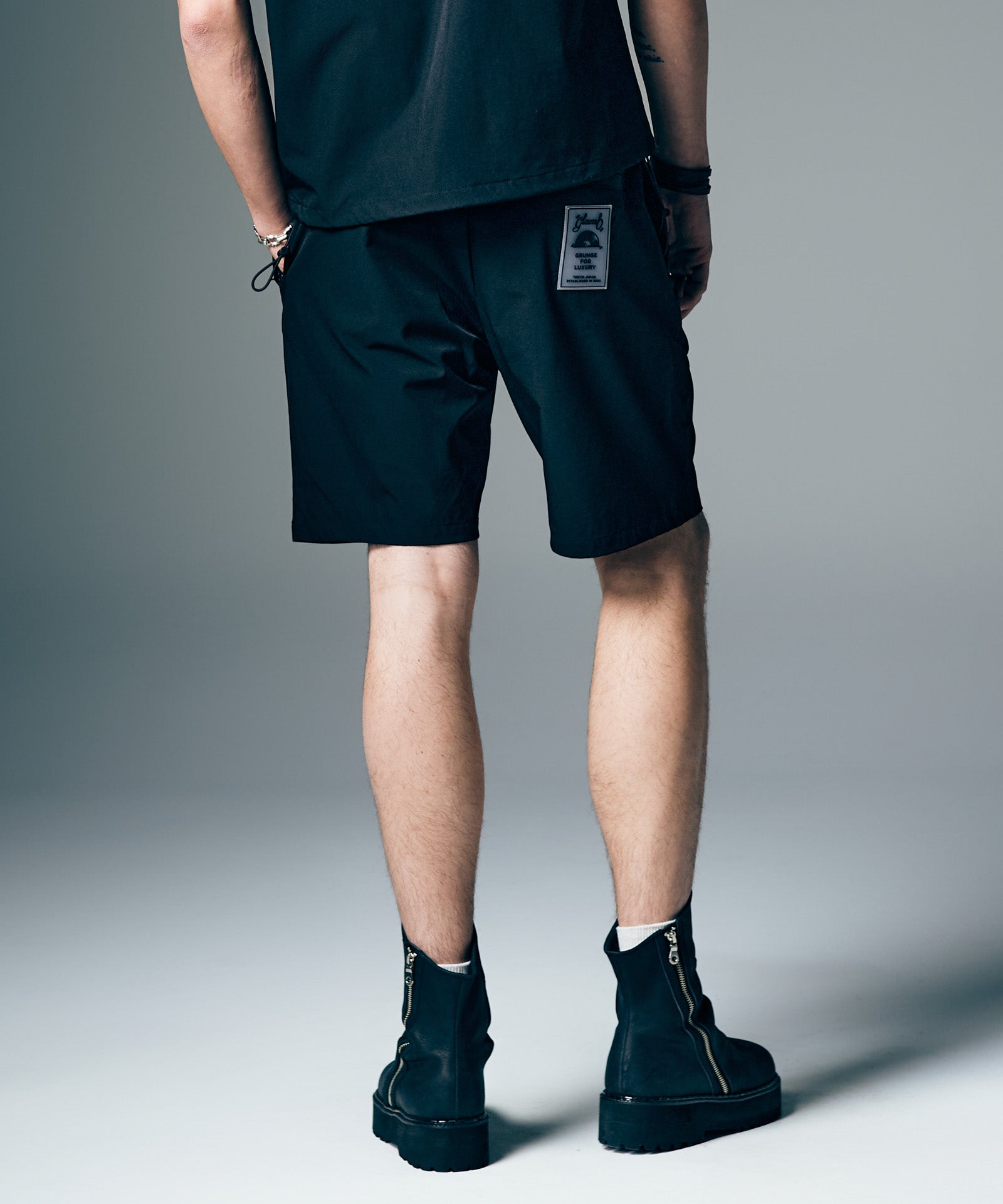 H:187 / C:92 / W:74 / H:91 着用サイズ:M