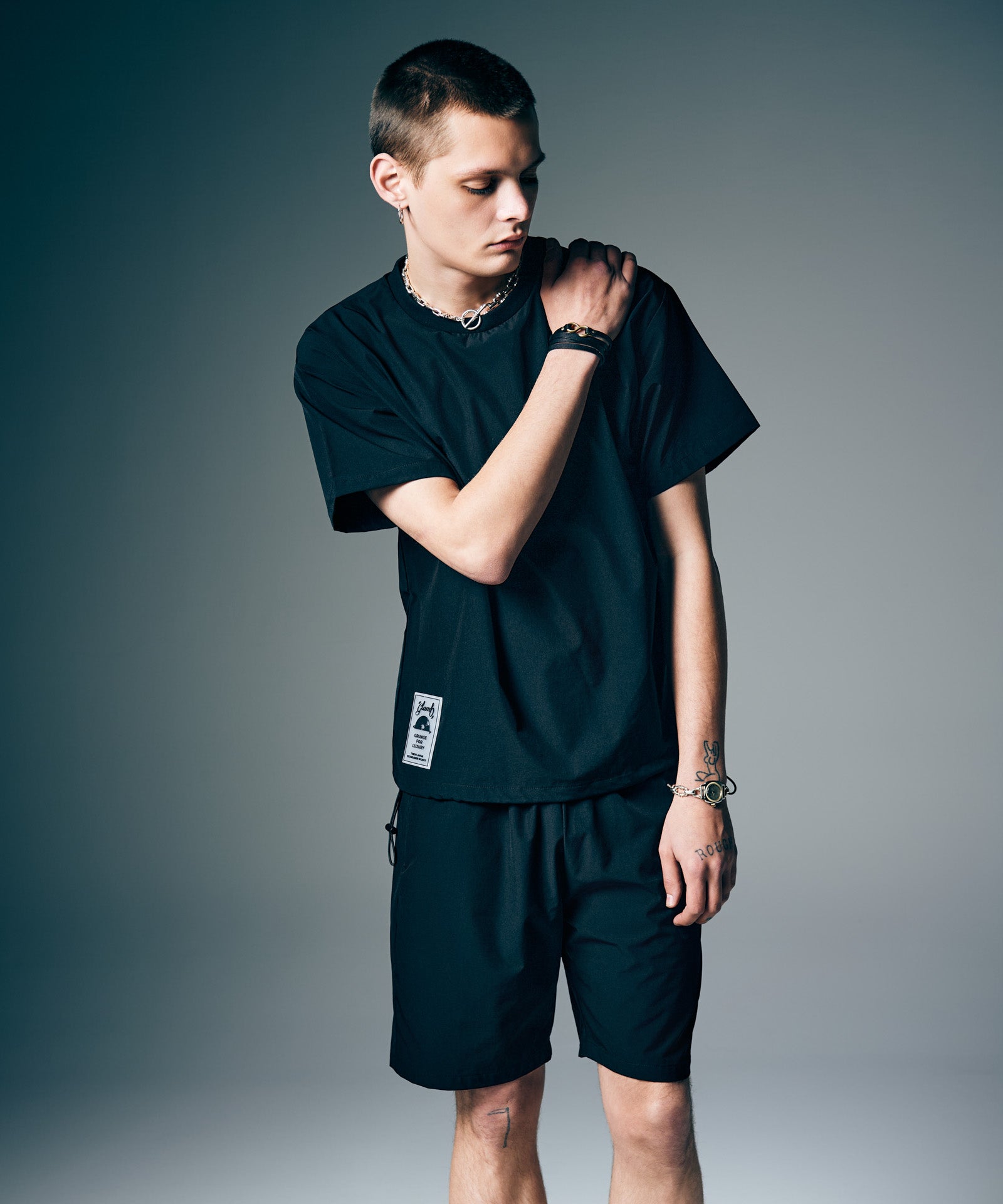 H:187 / C:92 / W:74 / H:91 着用サイズ:M