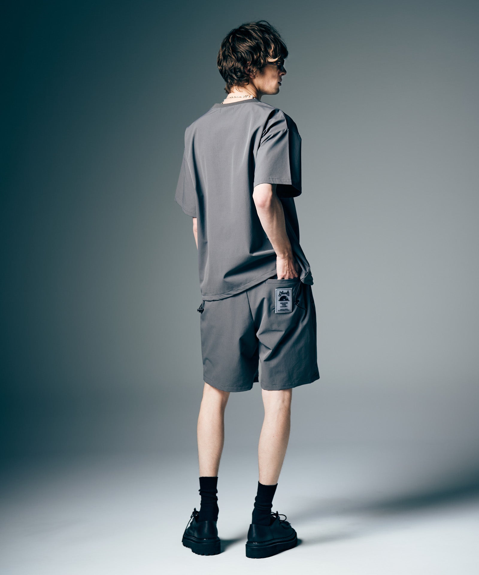 H:186 / C:89 / W:71 / H:92 着用サイズ:L