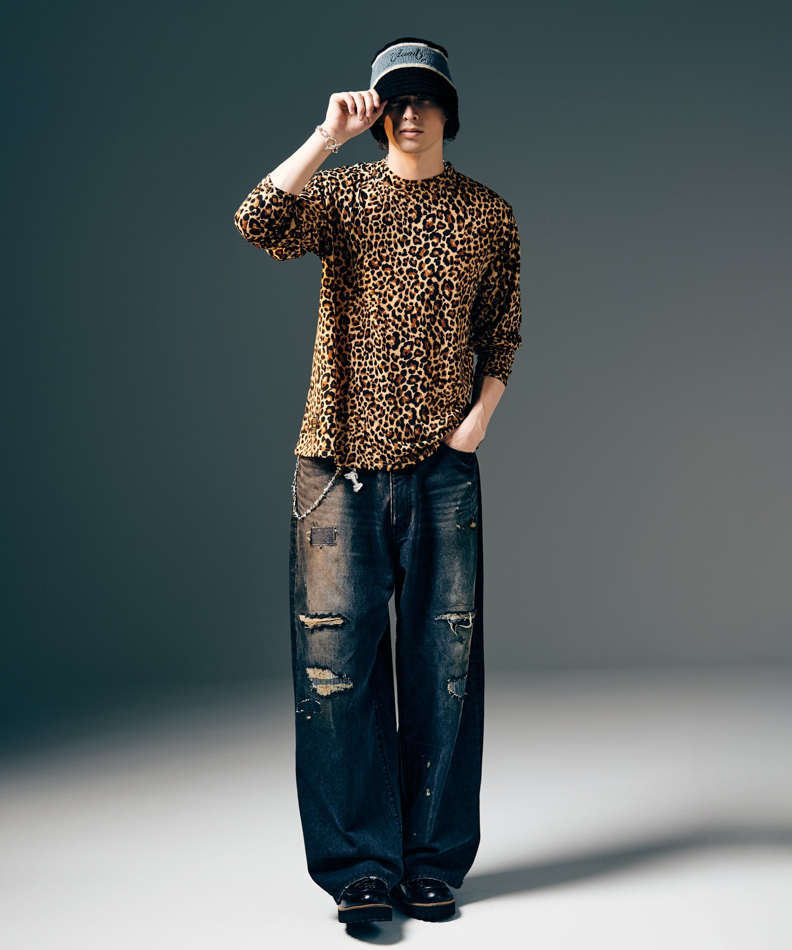 H:186 / C:89 / W:71 / H:92 着用サイズ:M