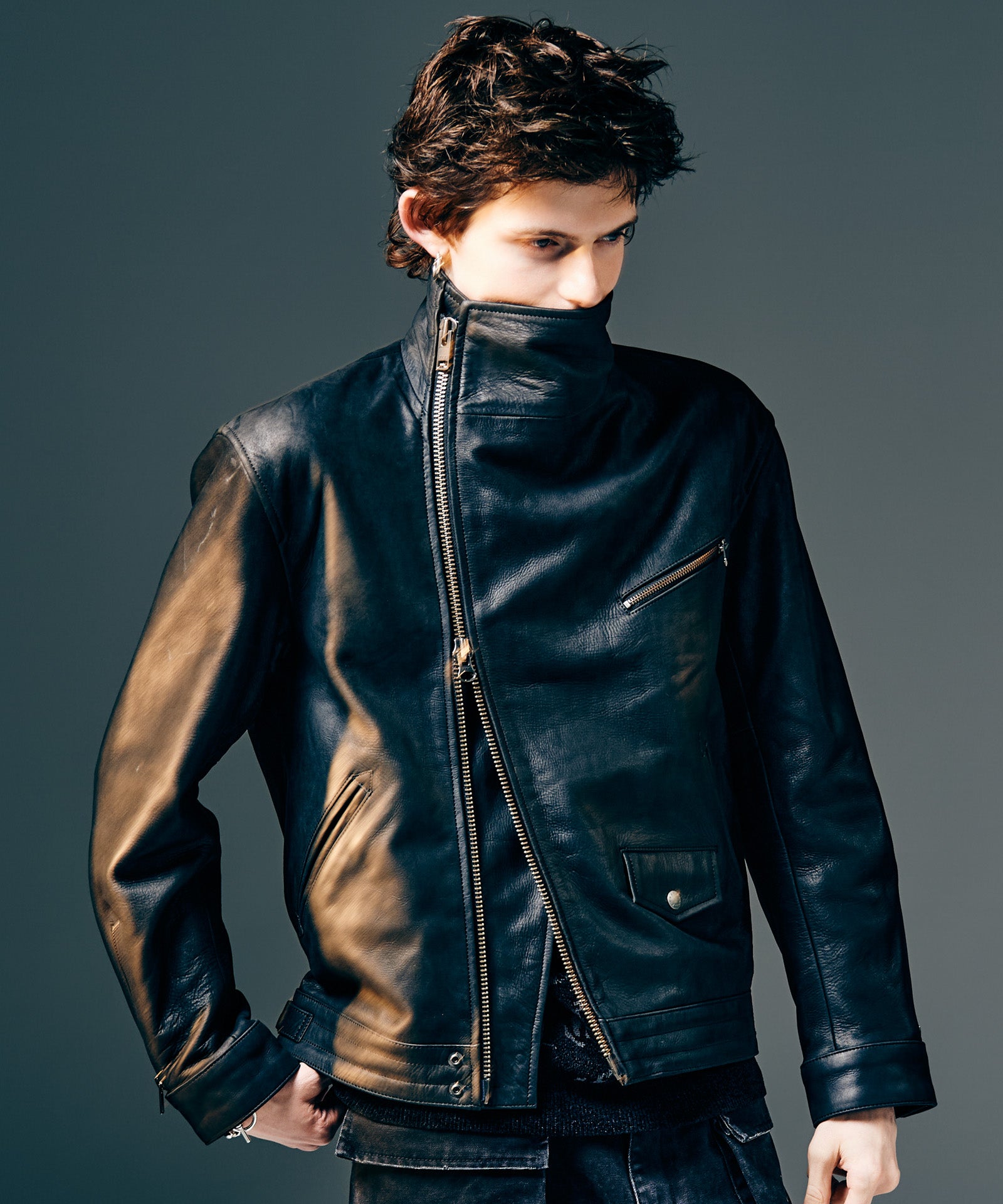 H:175 / C:82 / W:64 / H:83 着用サイズ:M