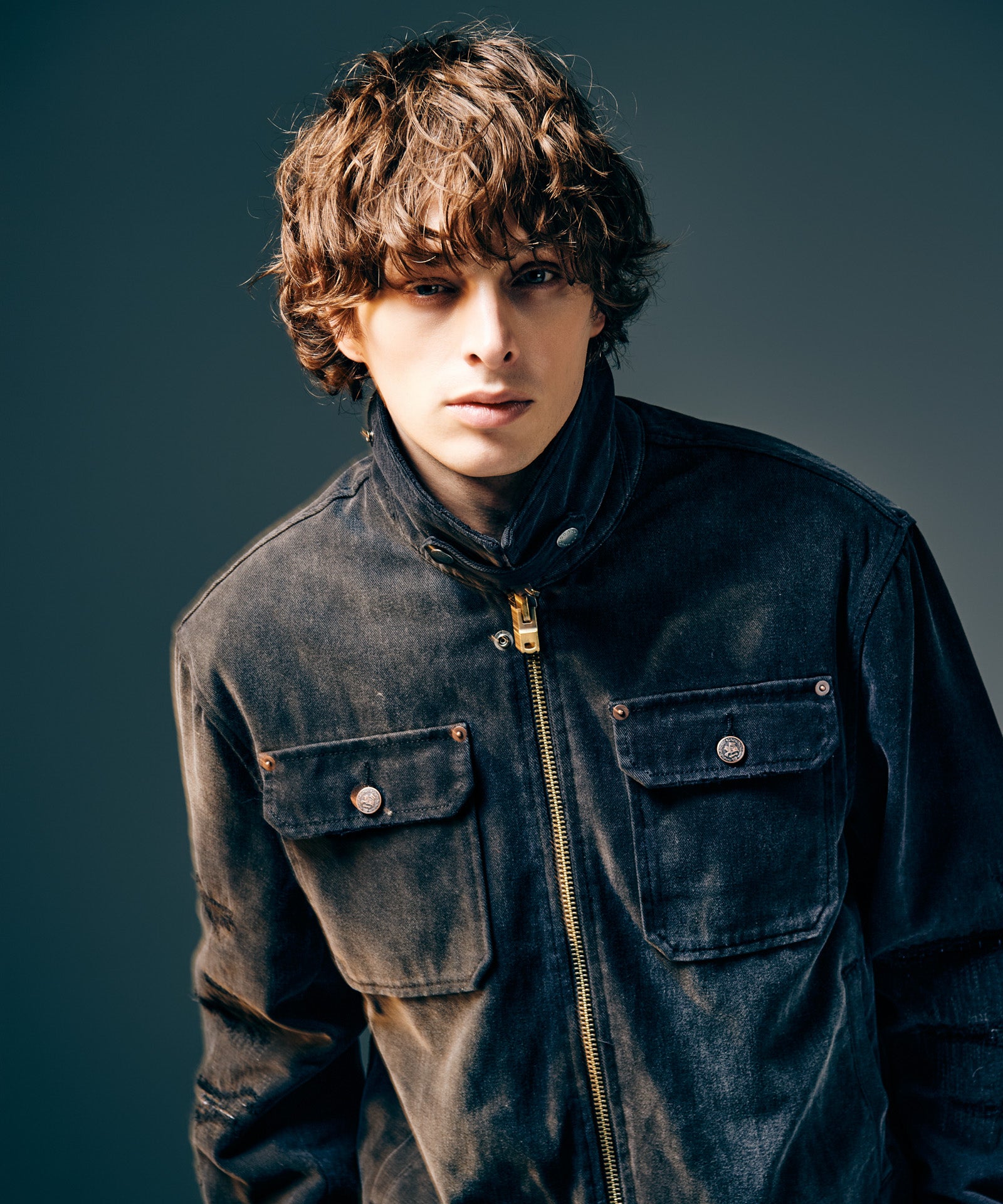 H:186 / C:89 / W:71 / H:92 着用サイズ:L