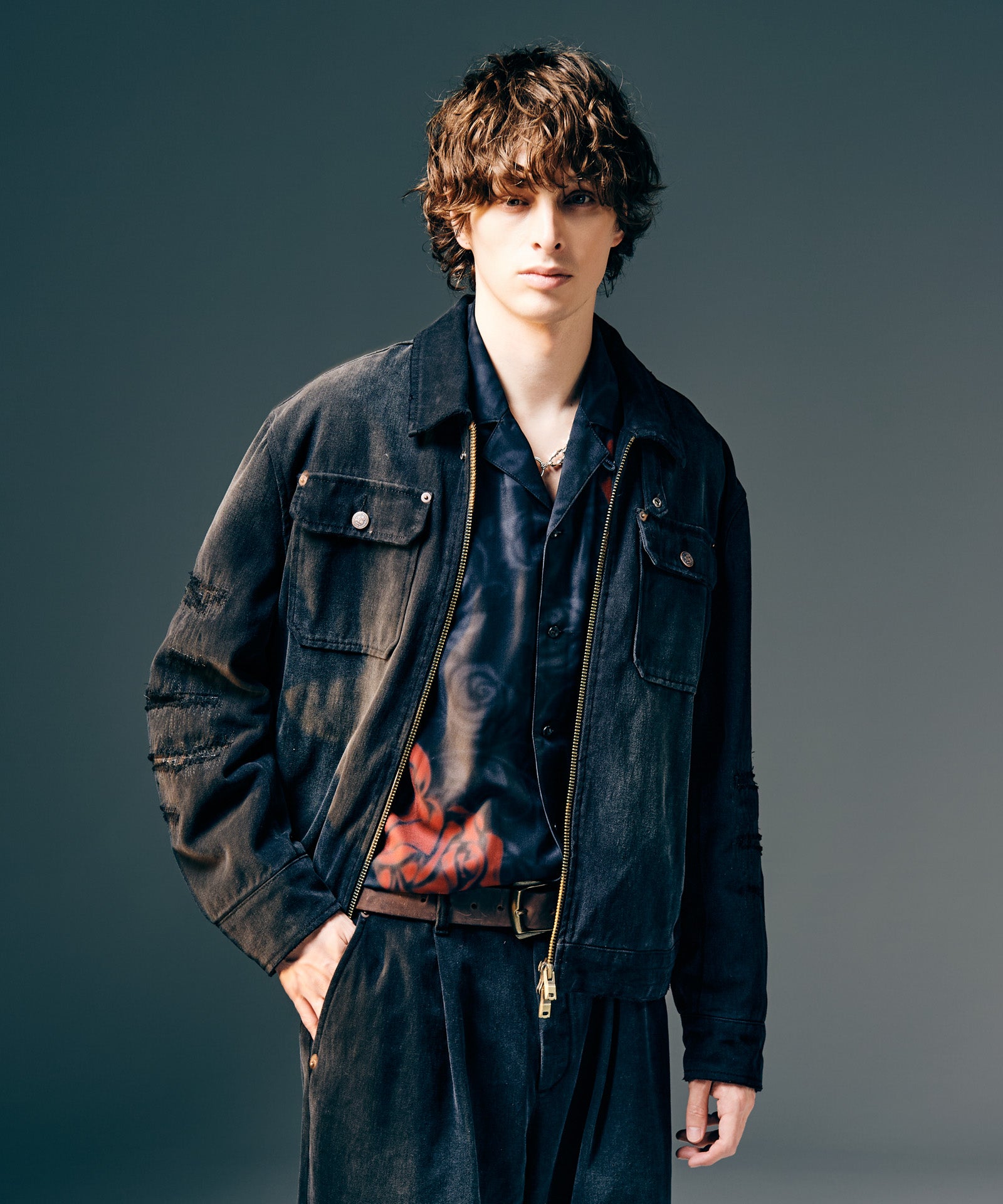 H:186 / C:89 / W:71 / H:92 着用サイズ:L