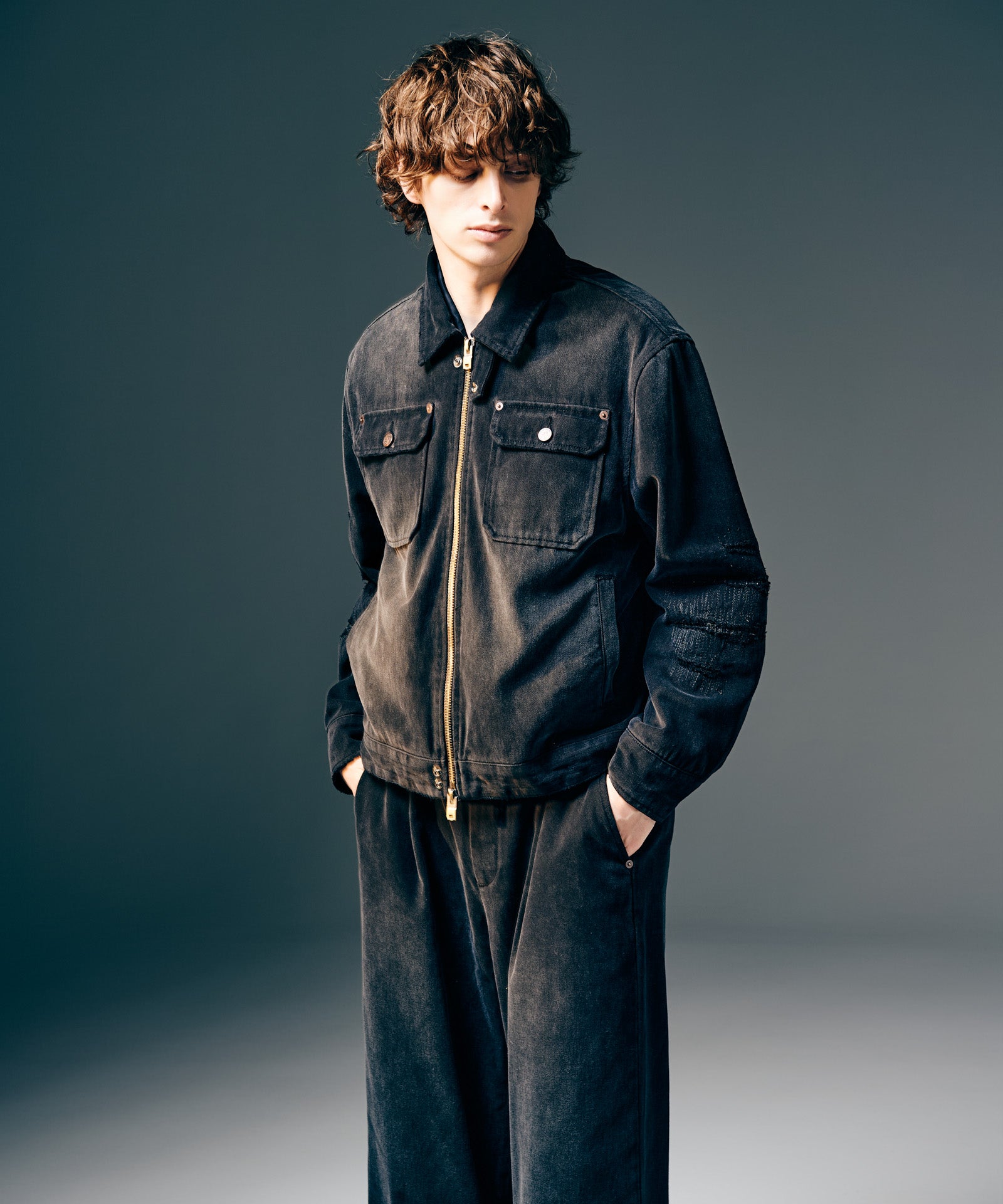 H:186 / C:89 / W:71 / H:92 着用サイズ:L