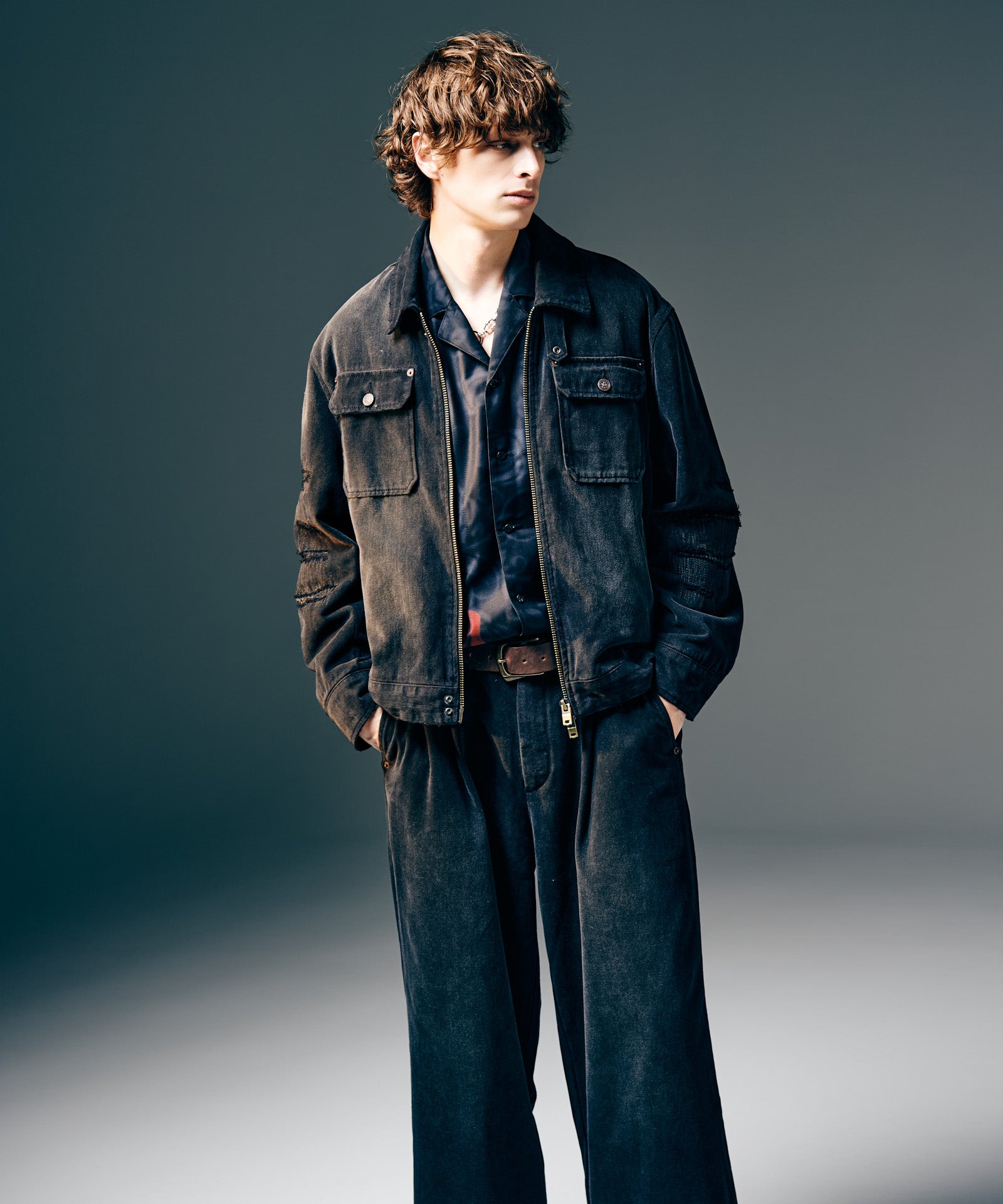 H:186 / C:89 / W:71 / H:92 着用サイズ:L