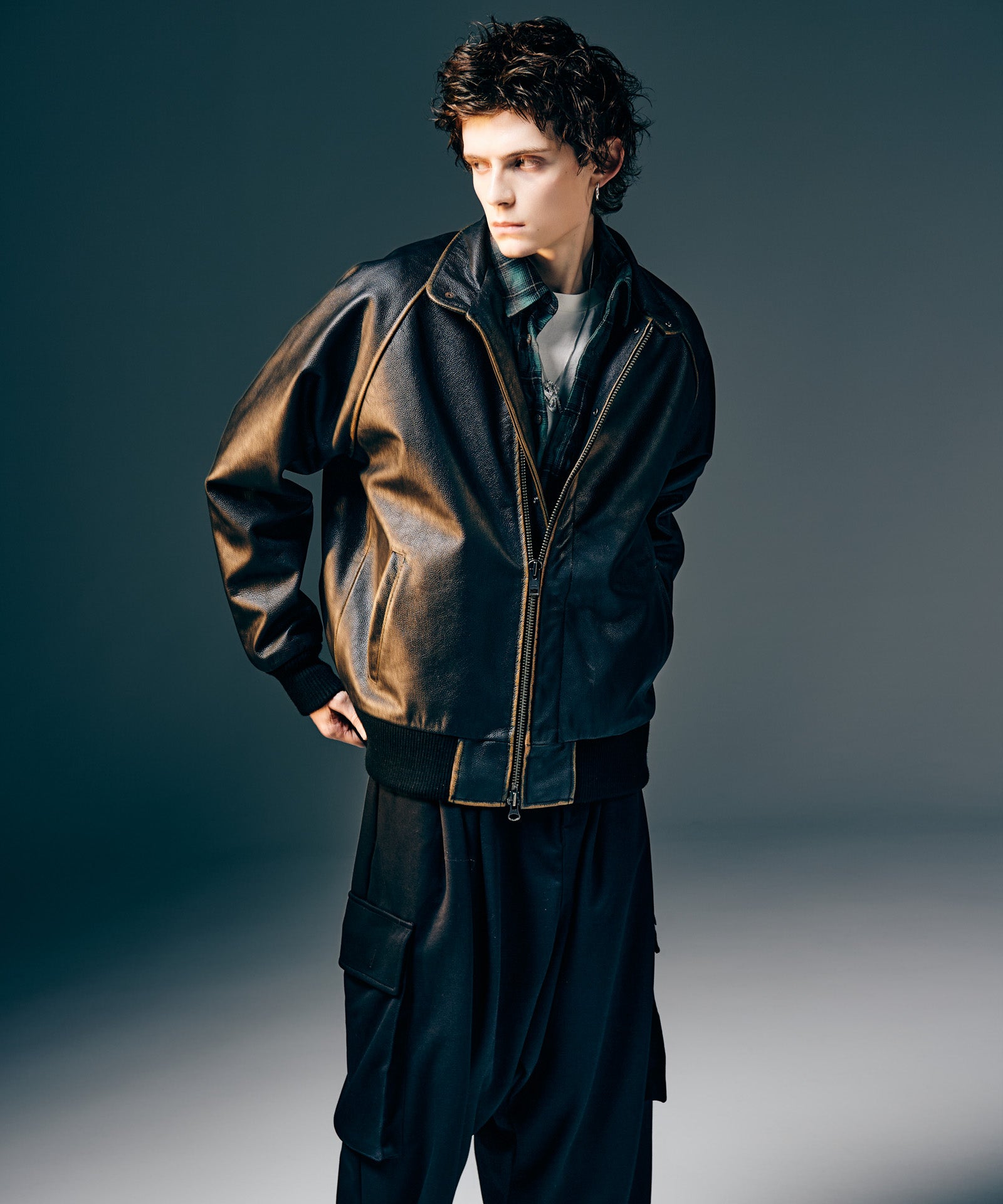 H:175 / C:82 / W:64 / H:83 着用サイズ:L