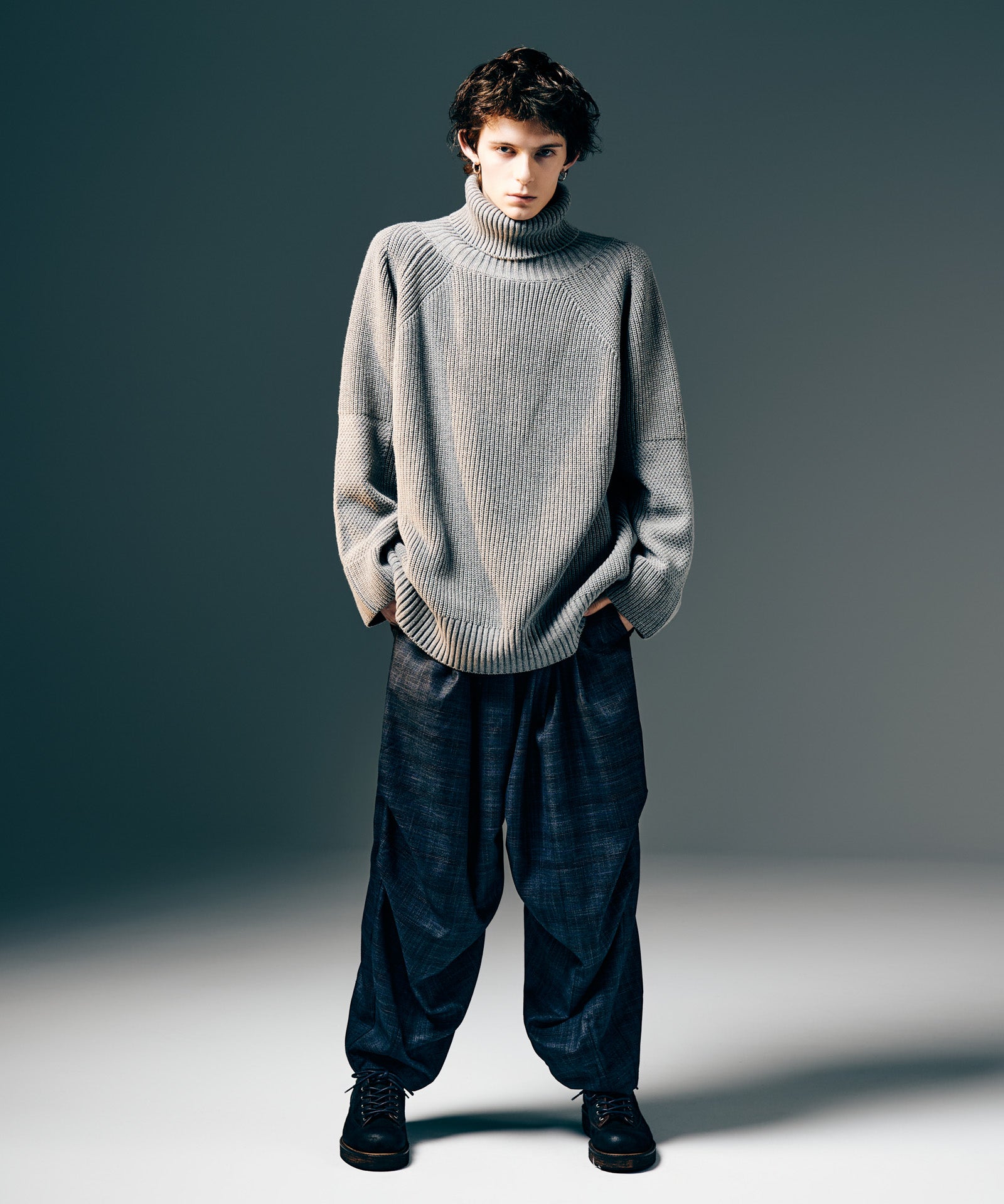 H:175 / C:82 / W:64 / H:83 着用サイズ:L