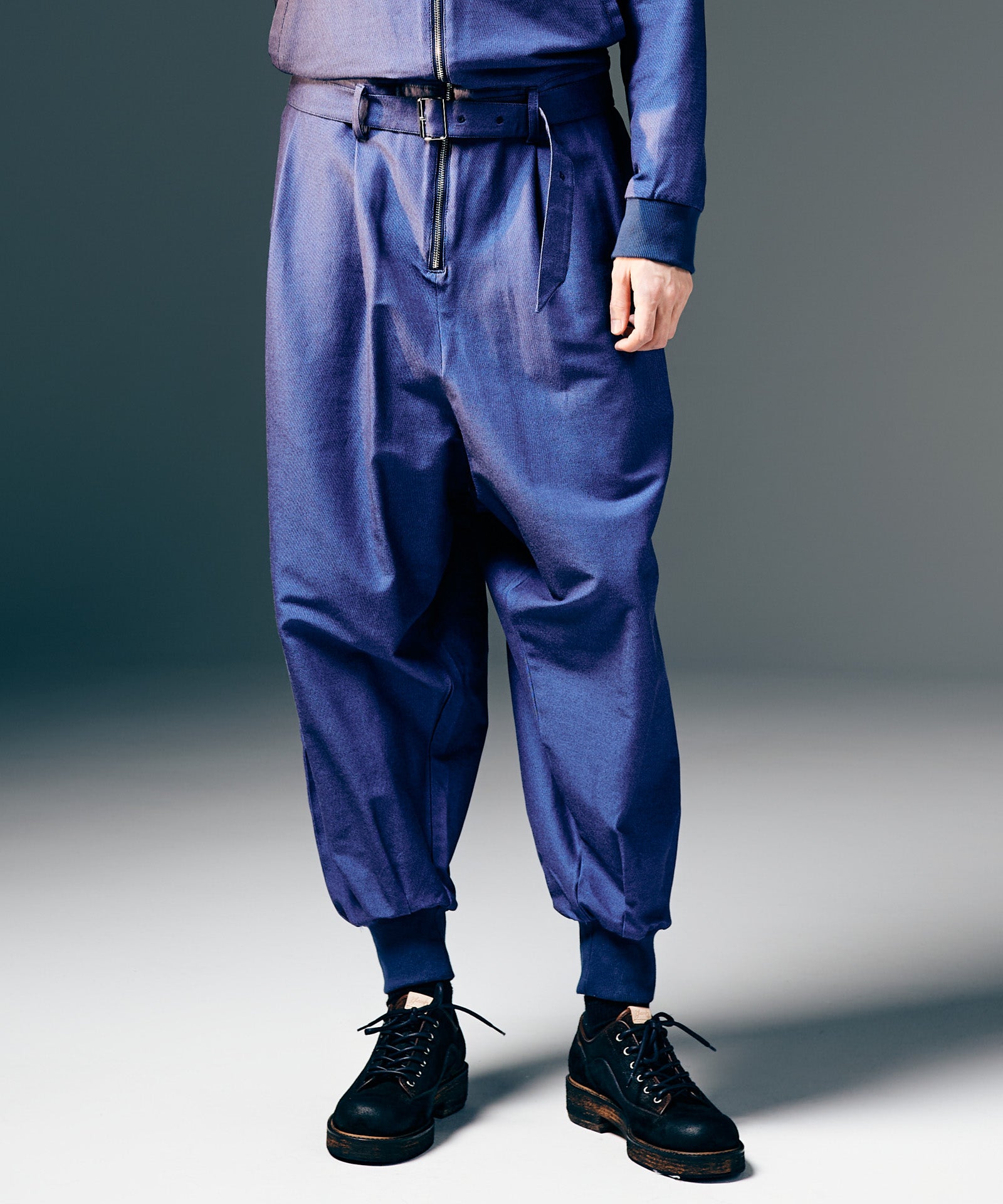 H:186 / C:89 / W:71 / H:92 着用サイズ:L