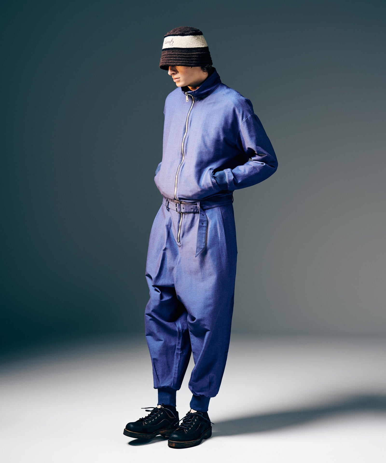 H:186 / C:89 / W:71 / H:92 着用サイズ:L