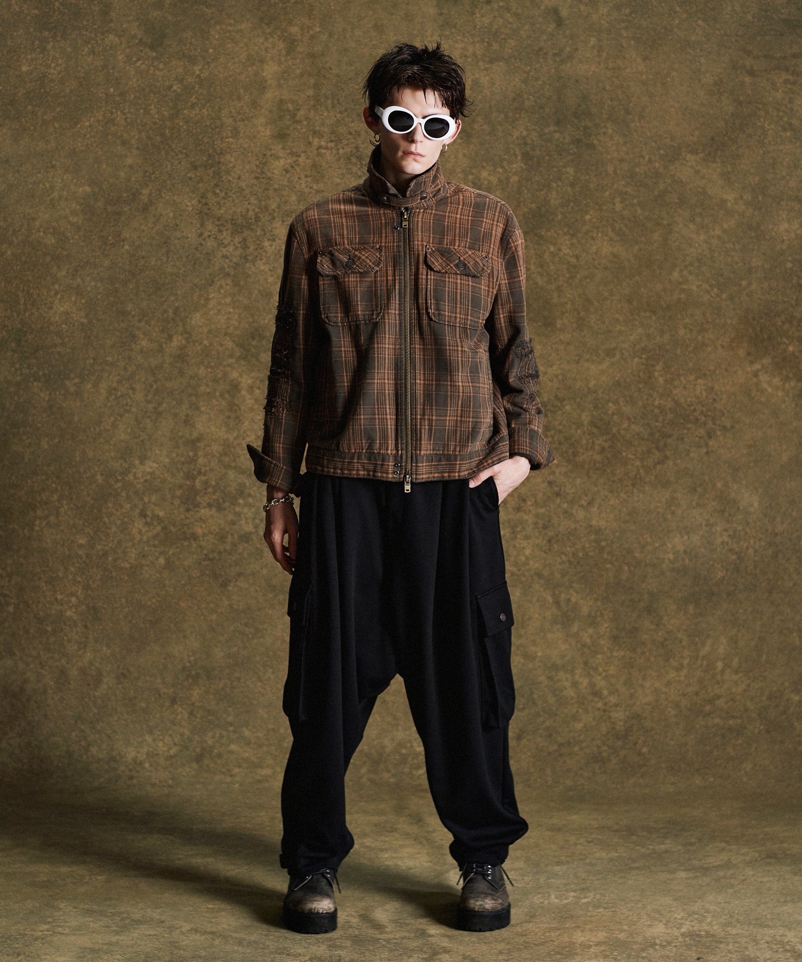 H:175 / C:82 / W:64 / H:83 着用サイズ:L