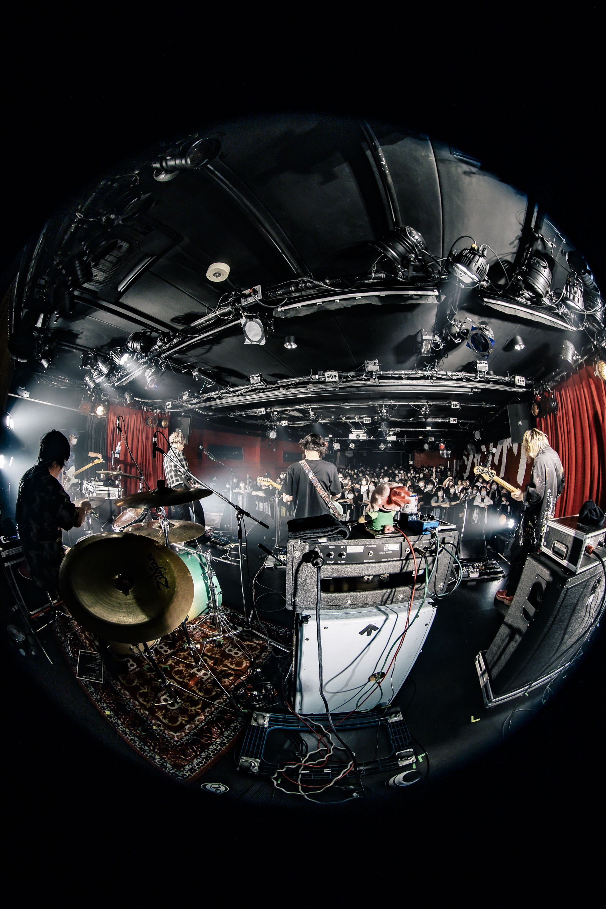 Onstage Runway 2020's - glamb×cinema staff