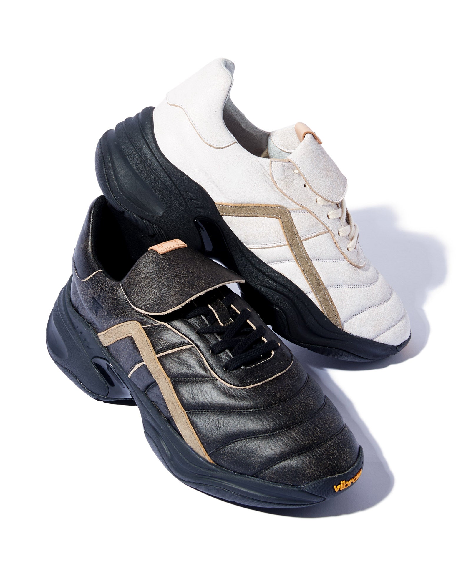 GB0125/AC02 : Crack Leather Sneakers / クラックレザースニーカー