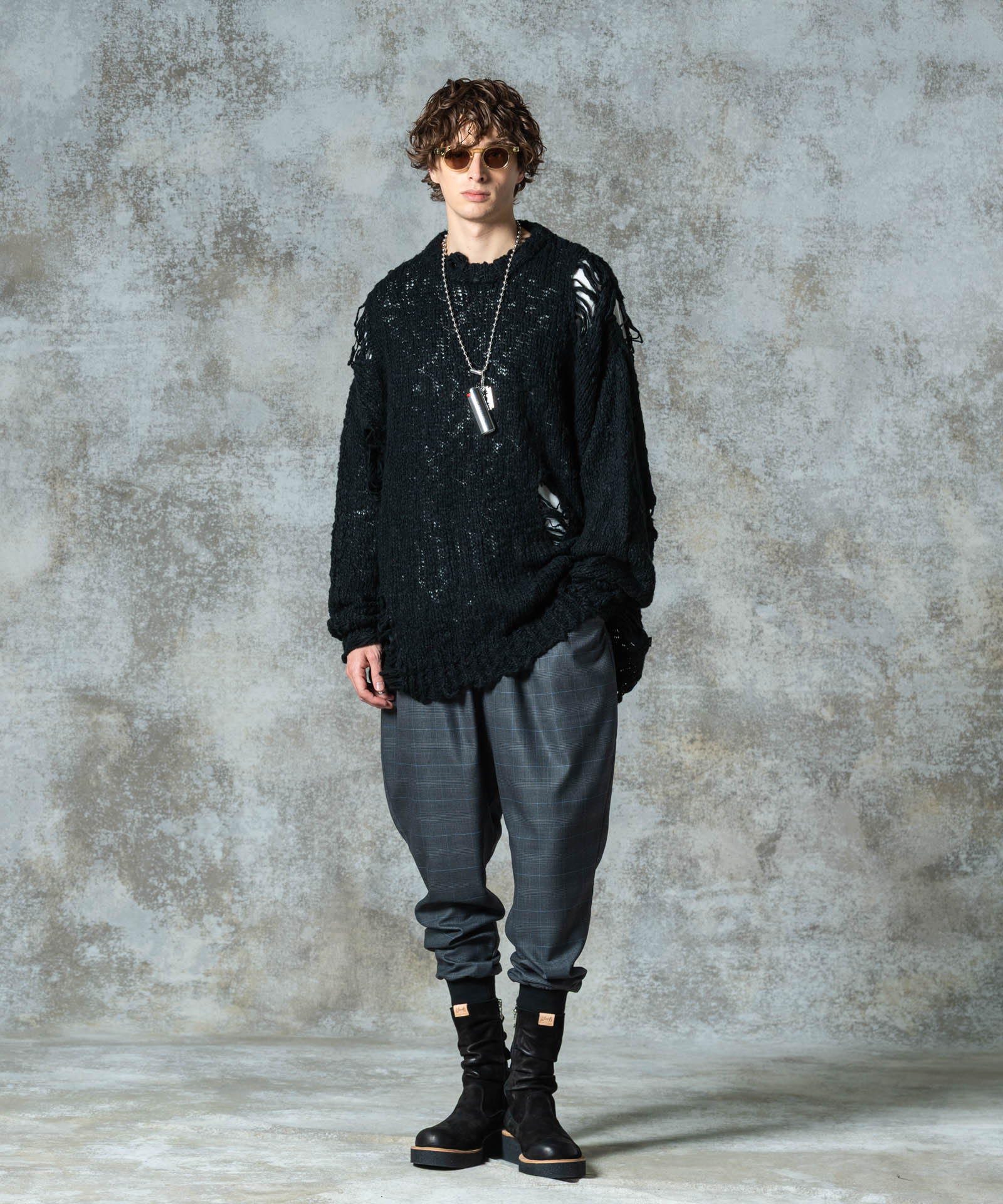 GB0325/P02: Deformed Jogger Pants | glamb Online Store | ブランド